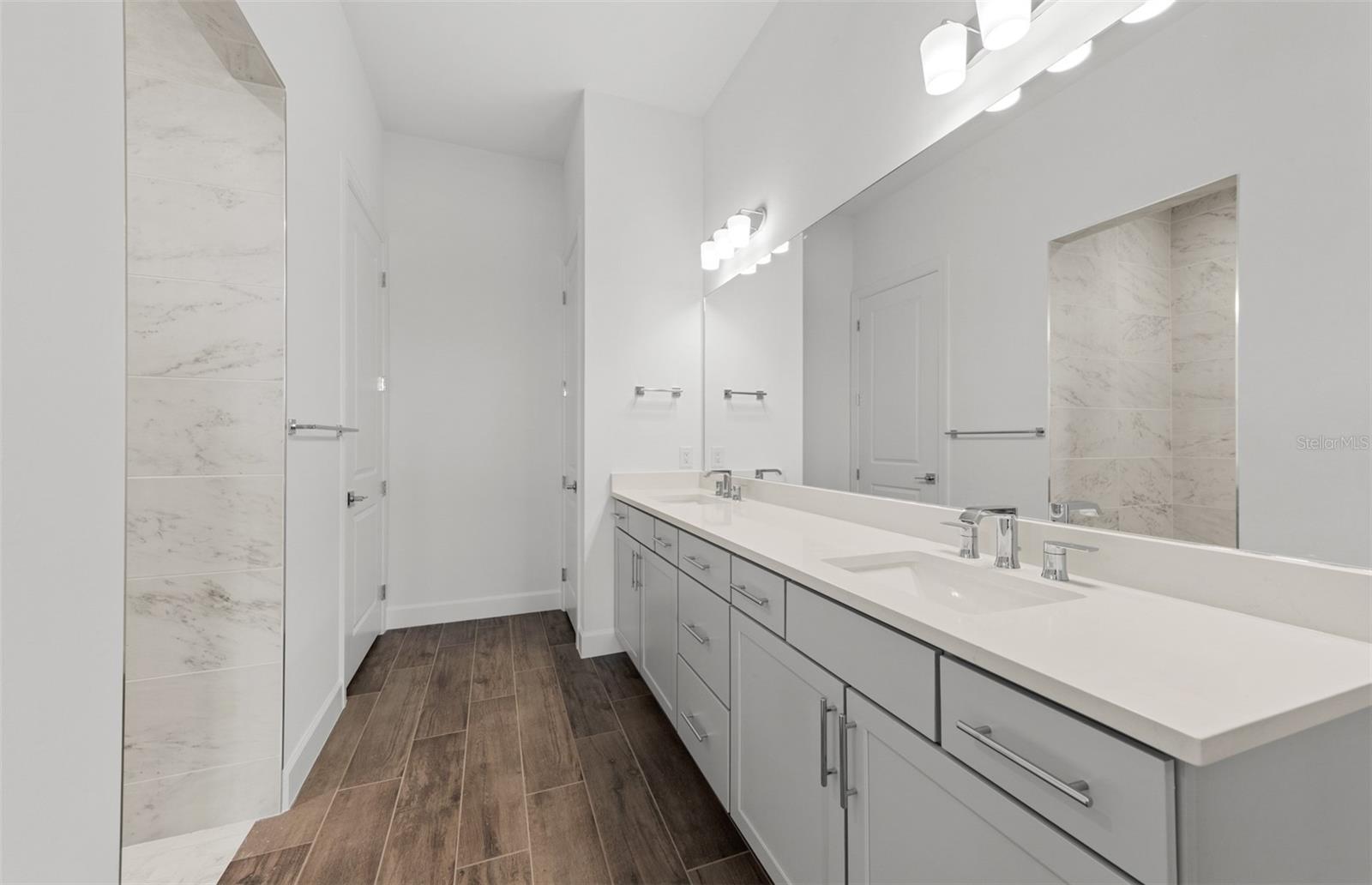 5027 Golden Shore Ct Property Photo 14