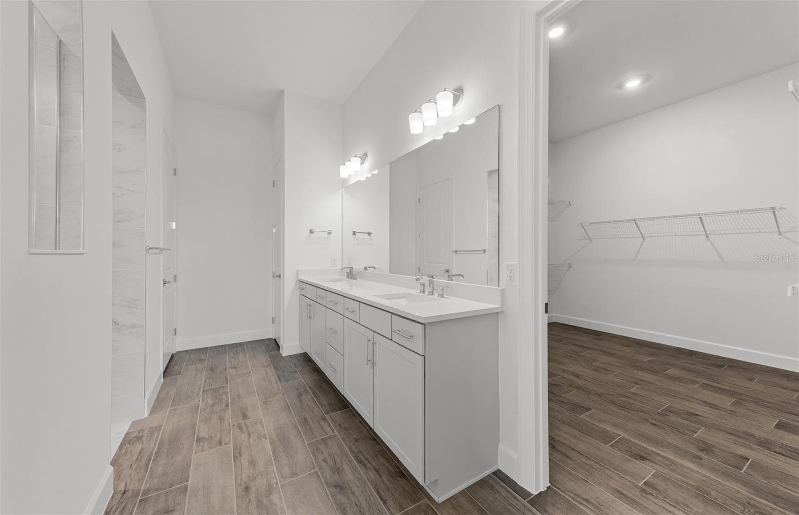 5027 Golden Shore Ct Property Photo 16