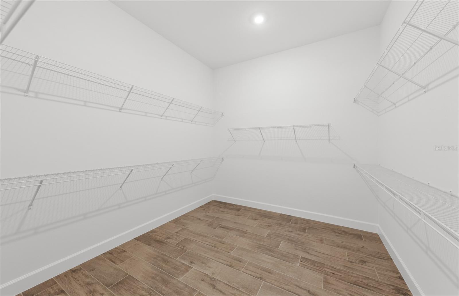 5027 Golden Shore Ct Property Photo 17