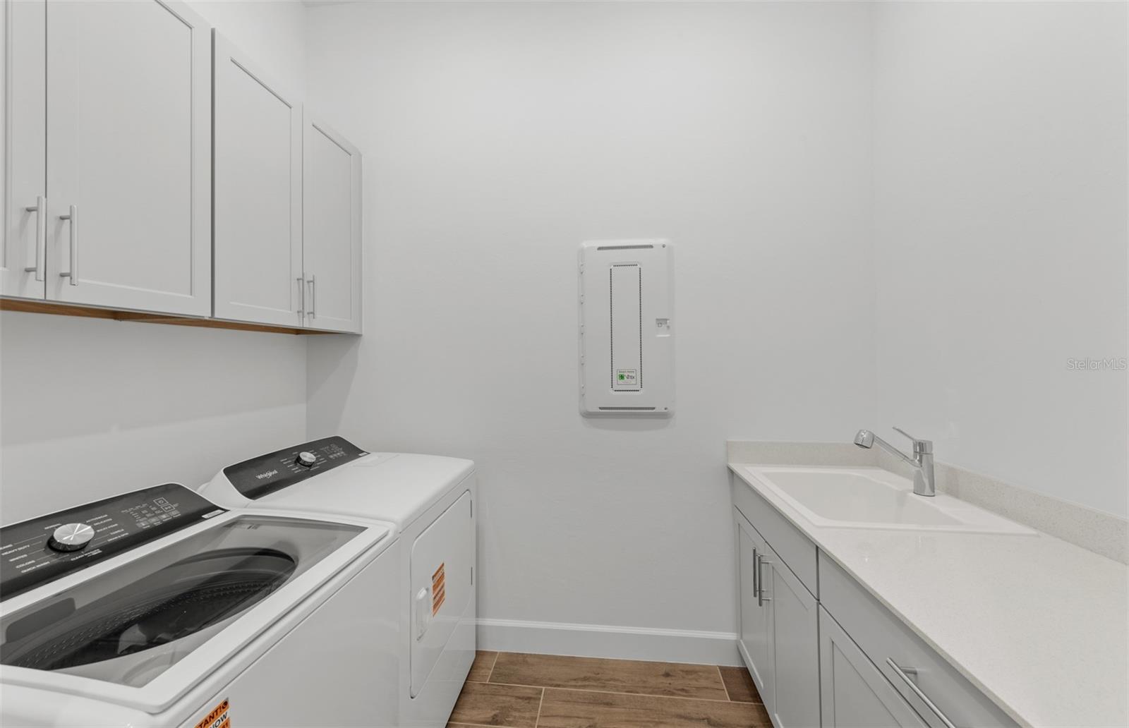 5027 Golden Shore Ct Property Photo 23