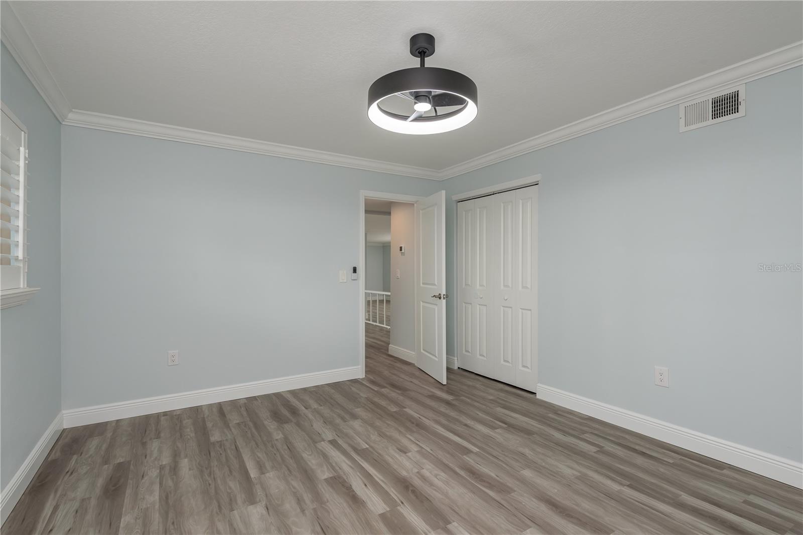 311 Island Way #101 Property Photo 23