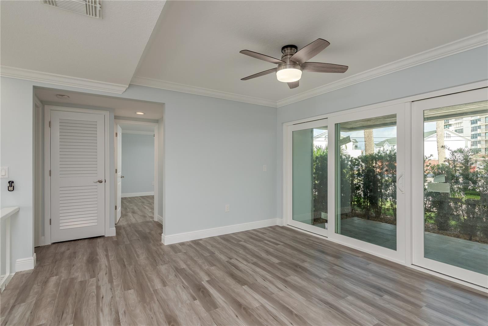 311 Island Way #101 Property Photo 25