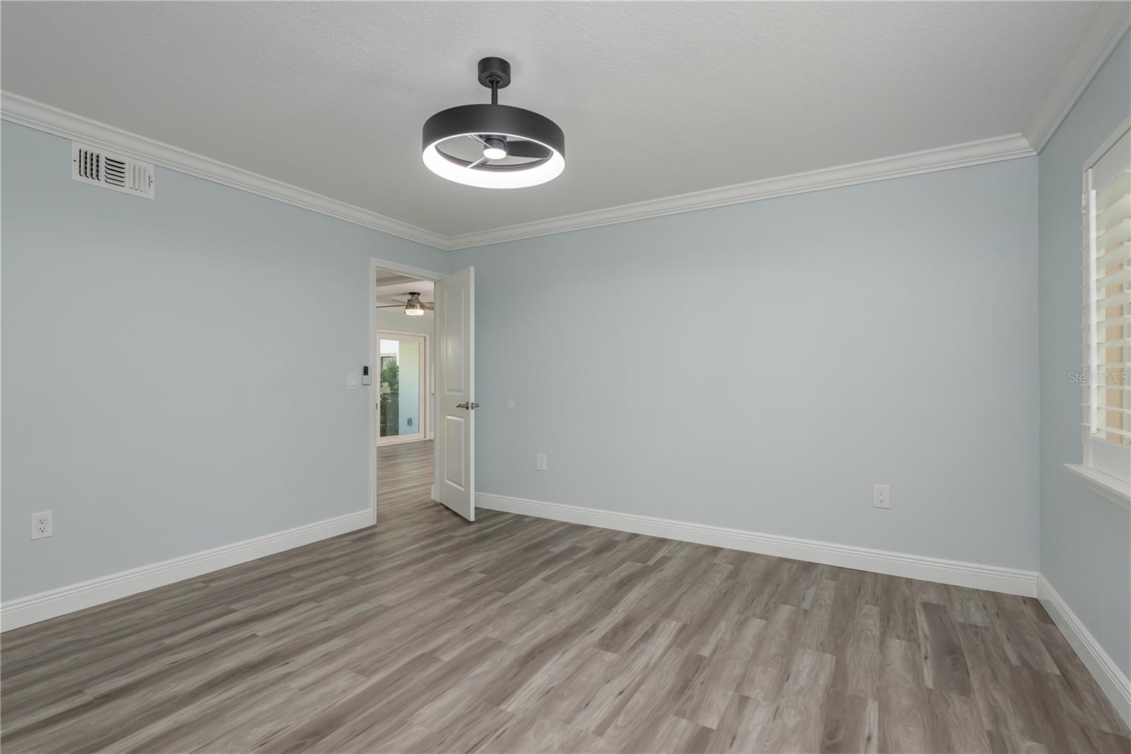 311 Island Way #101 Property Photo 26