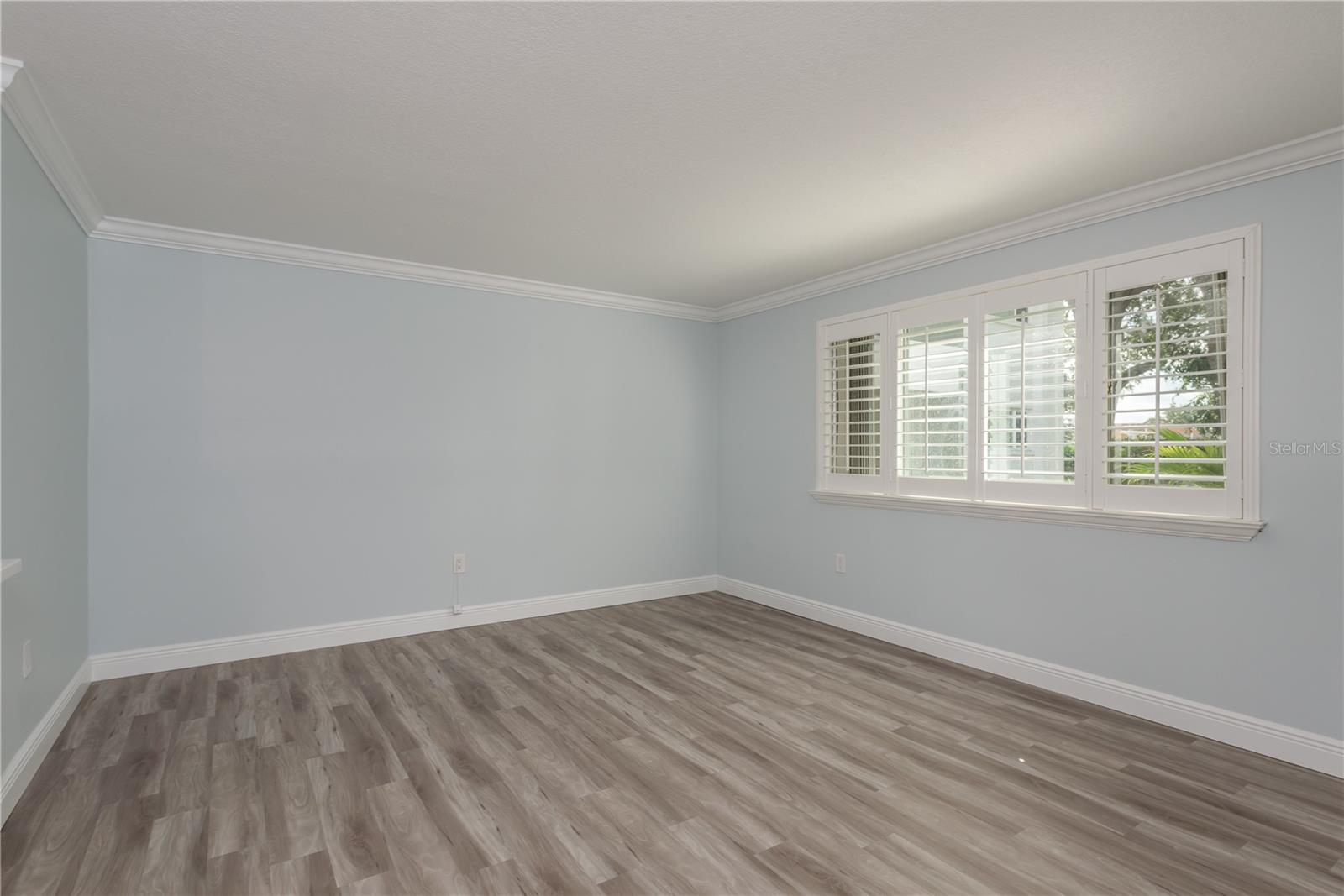 311 Island Way #101 Property Photo 29