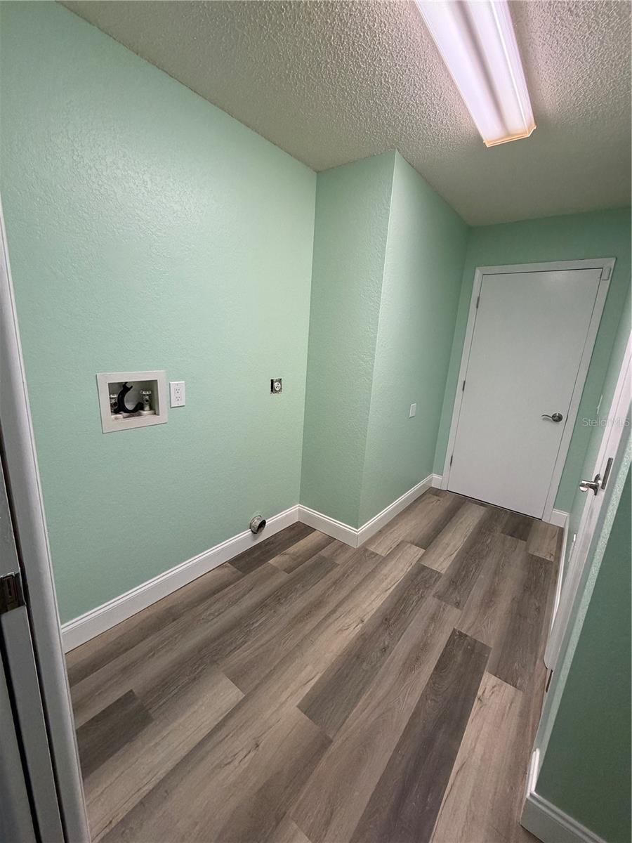 1214 Muscovy Dr Property Photo 4