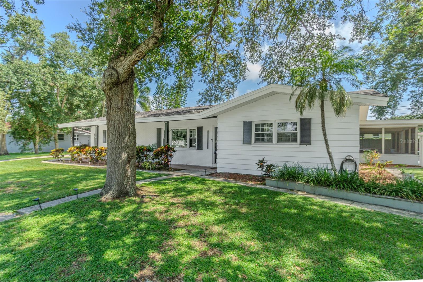 863 Bay Breeze Ter Property Photo 2