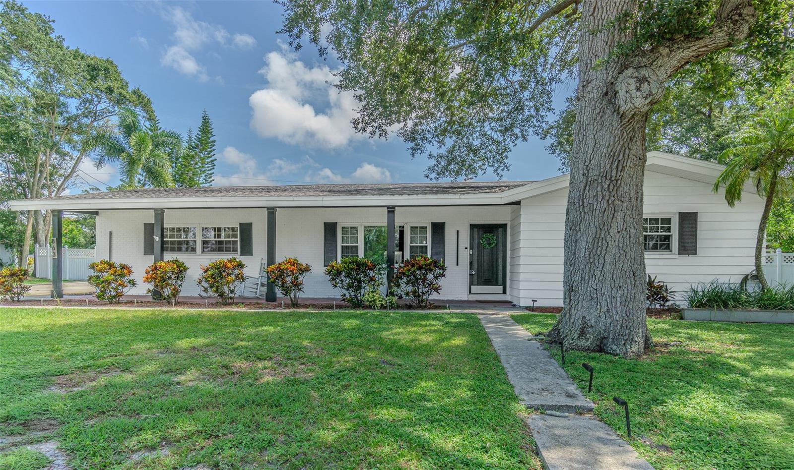 863 Bay Breeze Ter Property Photo 3