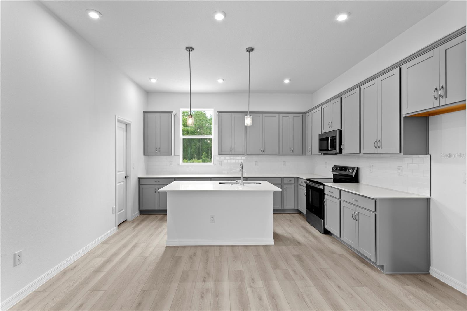 9614 Montague St Property Photo 7