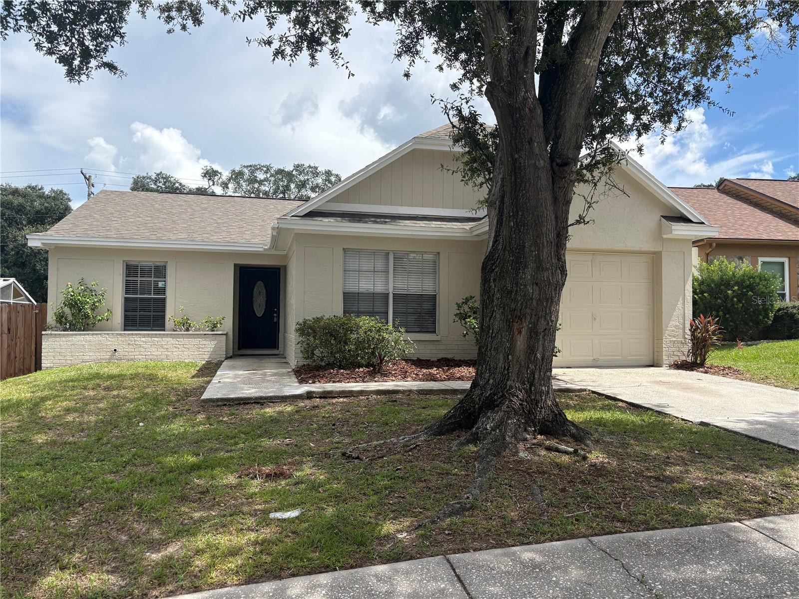 432 Regal Park Dr Property Photo 1