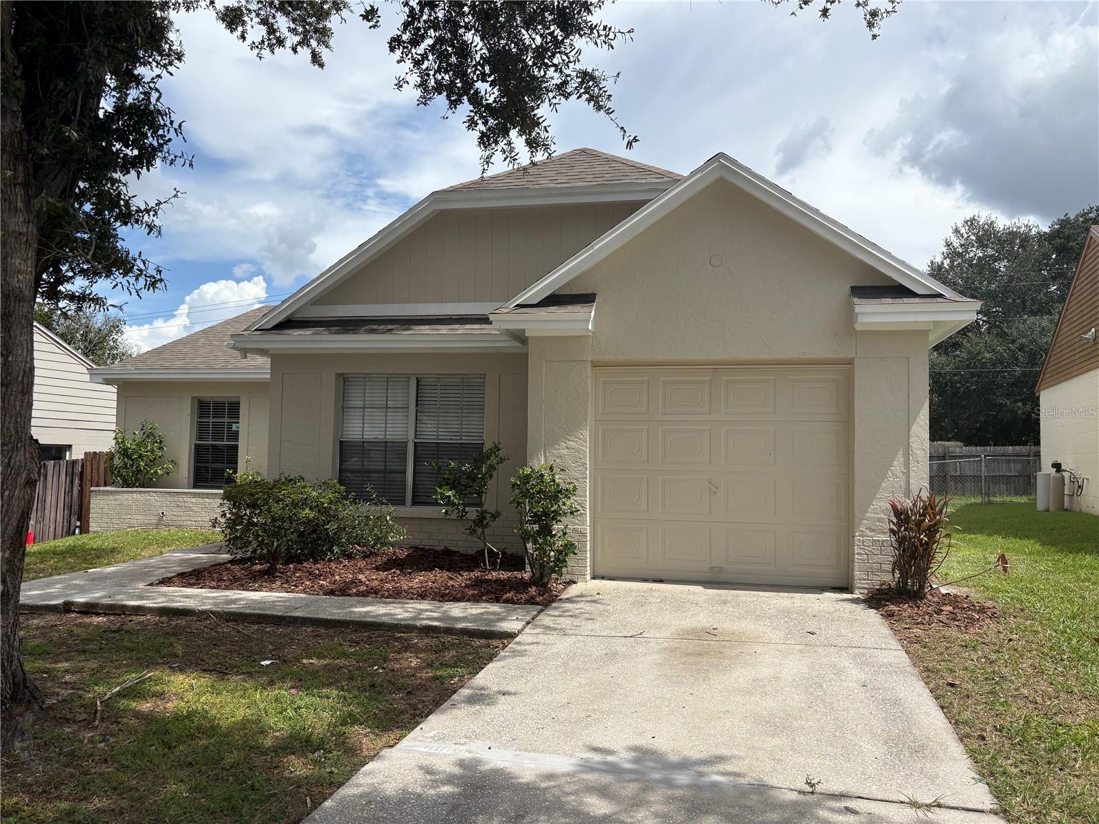 432 Regal Park Dr Property Photo 2