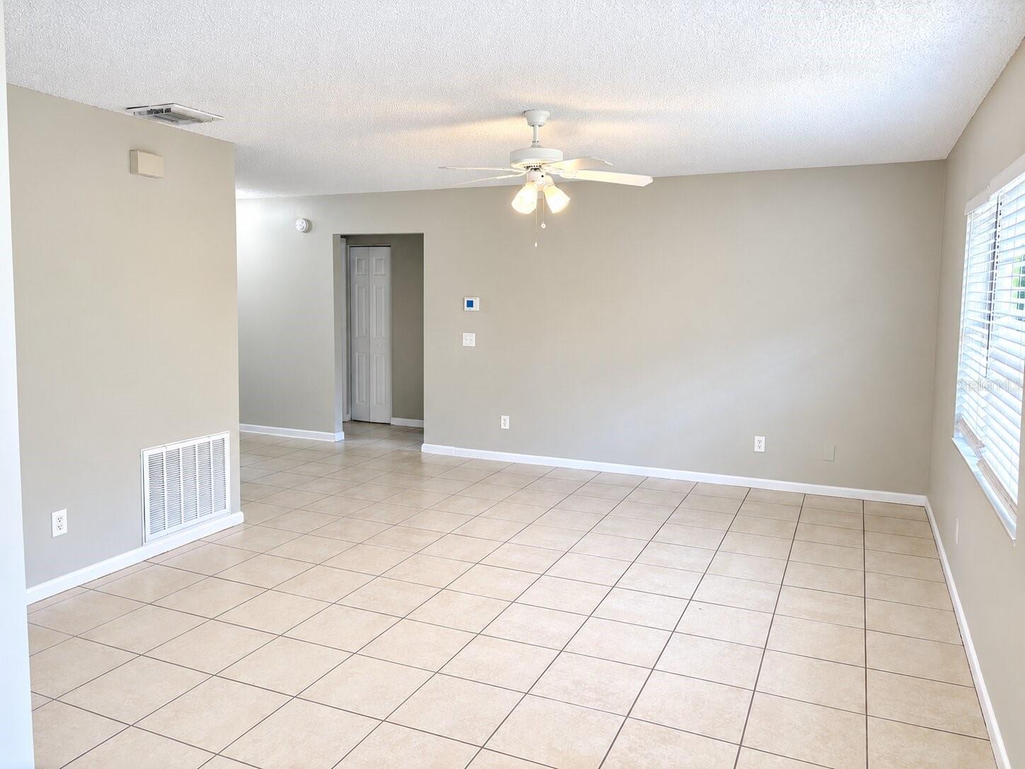432 Regal Park Dr Property Photo 4