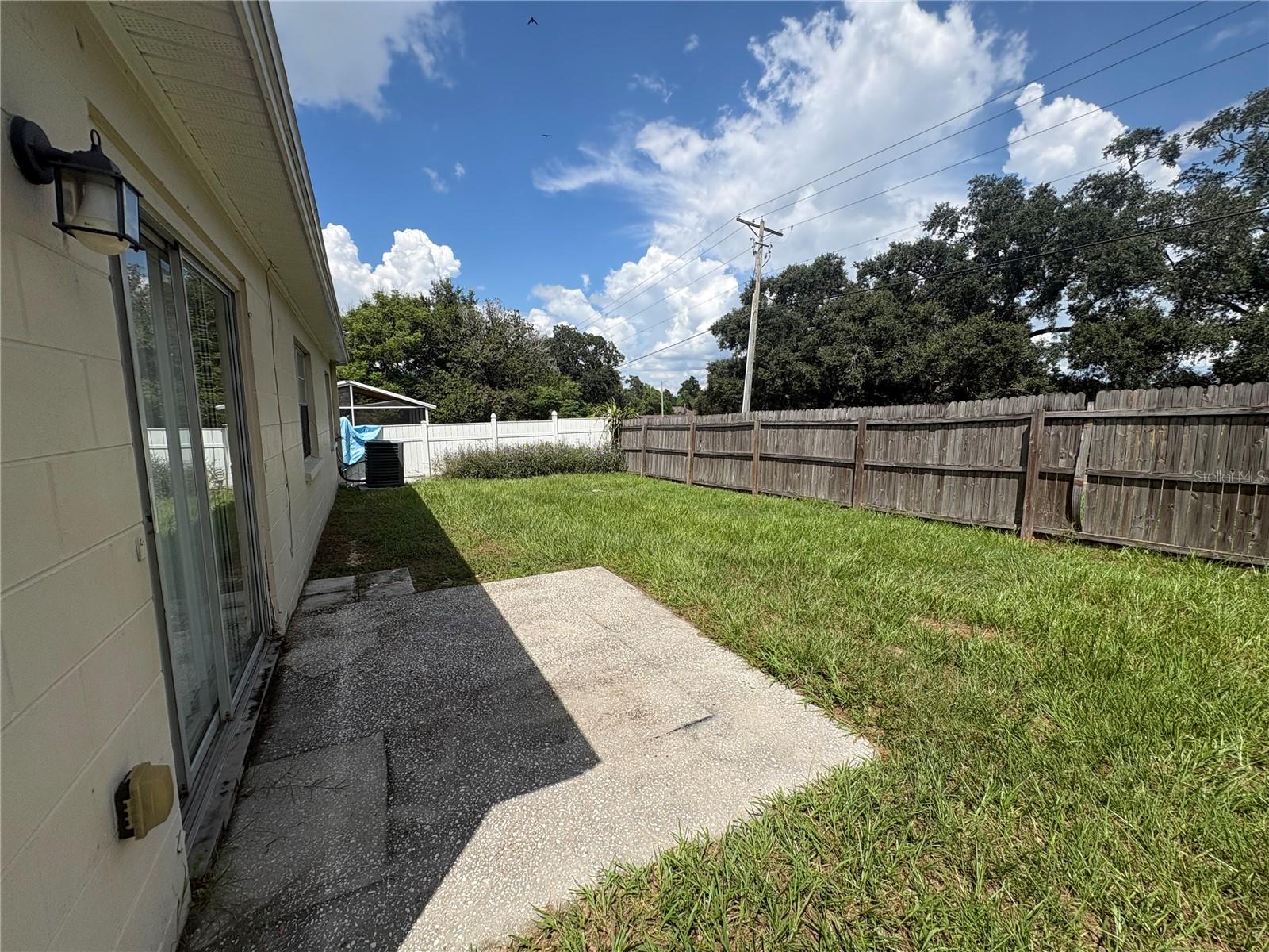 432 Regal Park Dr Property Photo 15