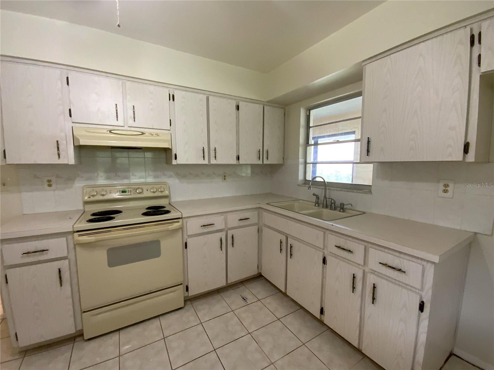 12622 Timberwood Ct Property Photo 2