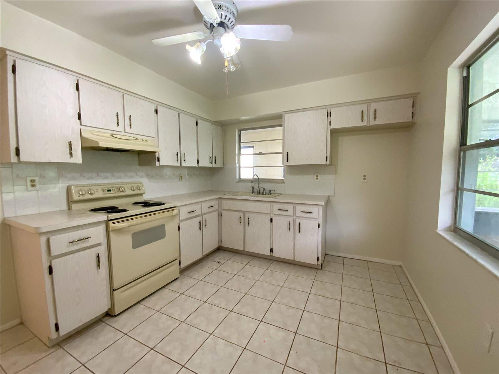 12622 Timberwood Ct Property Photo 3