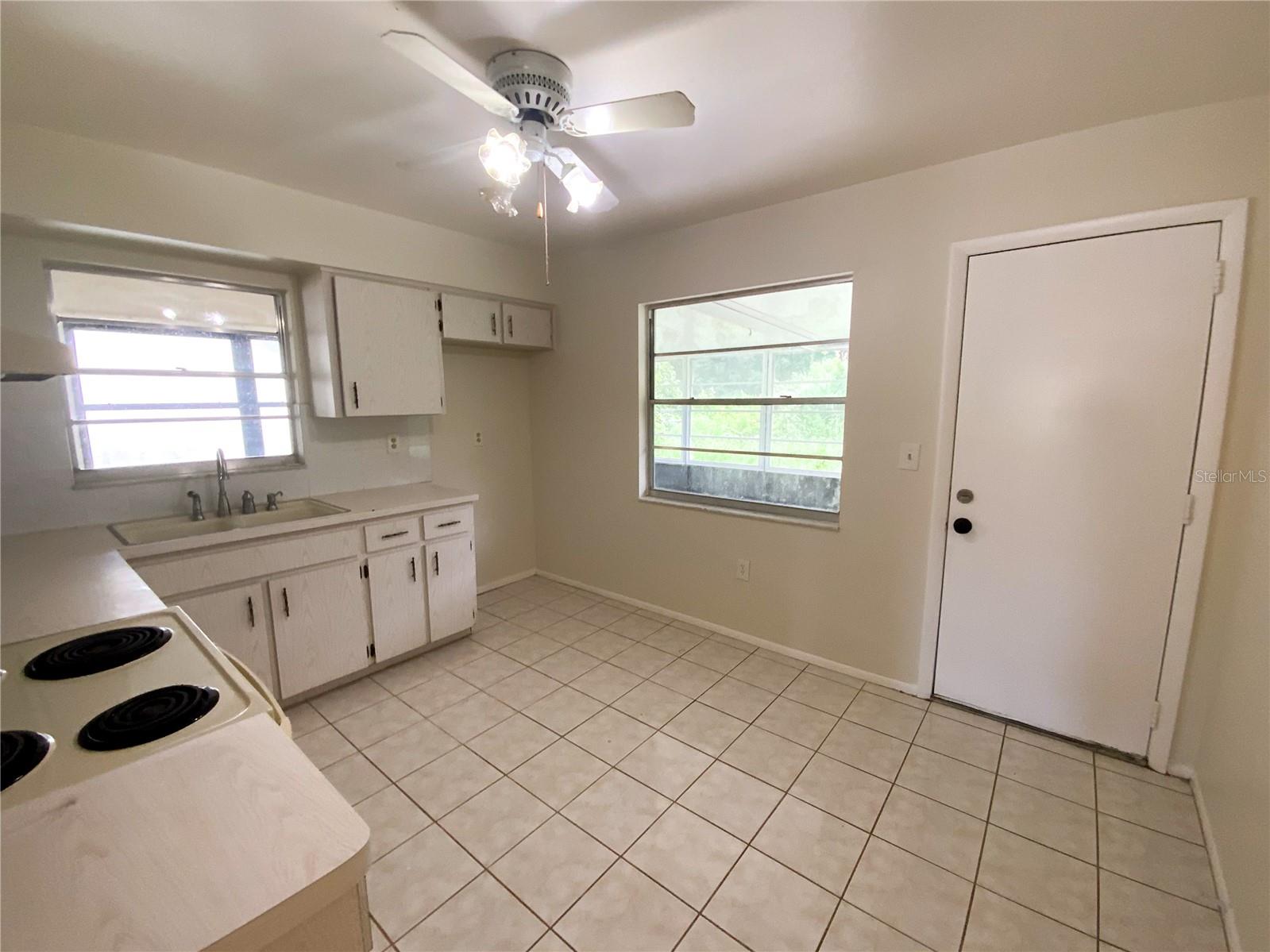 12622 Timberwood Ct Property Photo 5