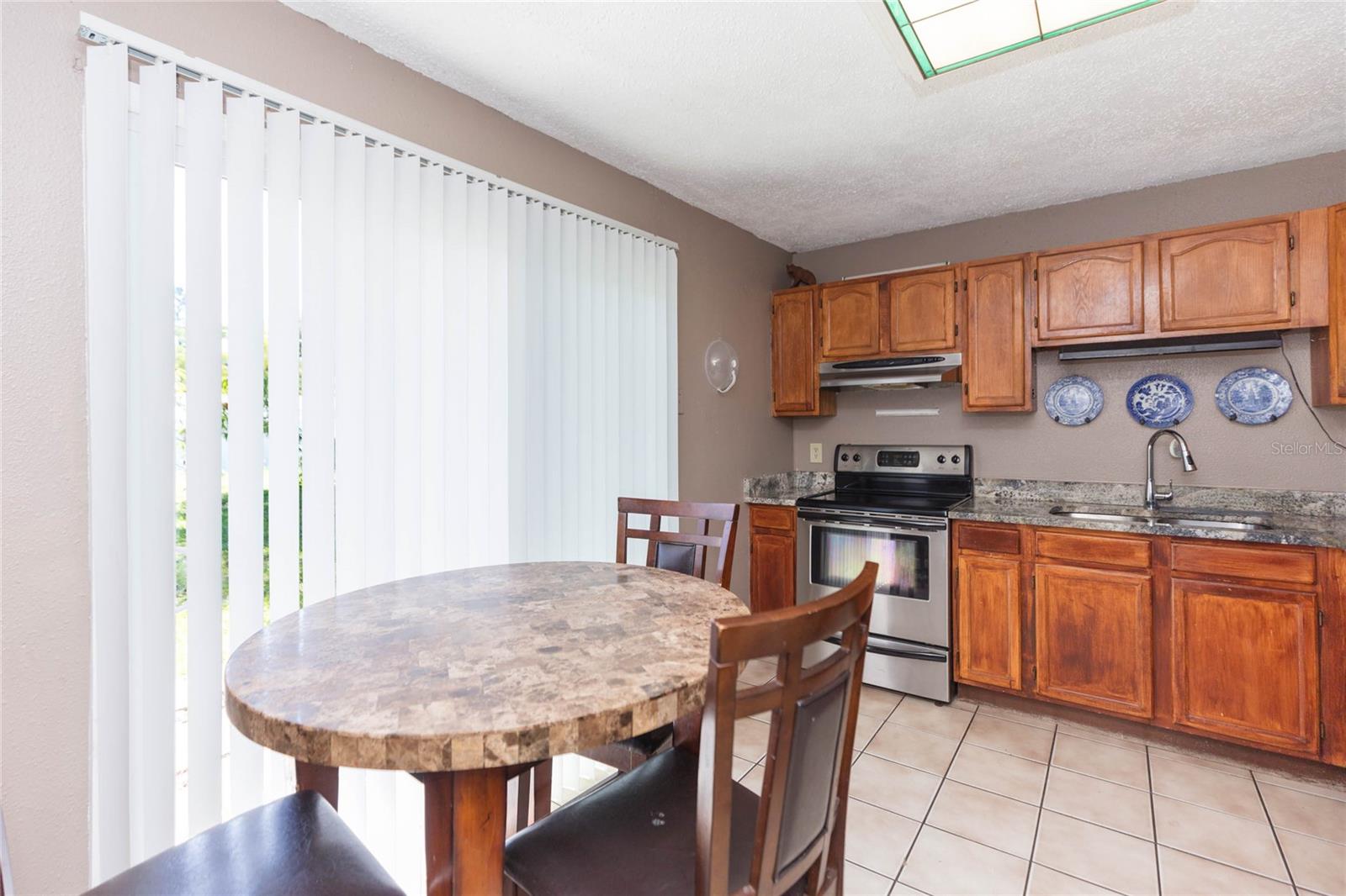 4416 W Trilby Ave Property Photo 8