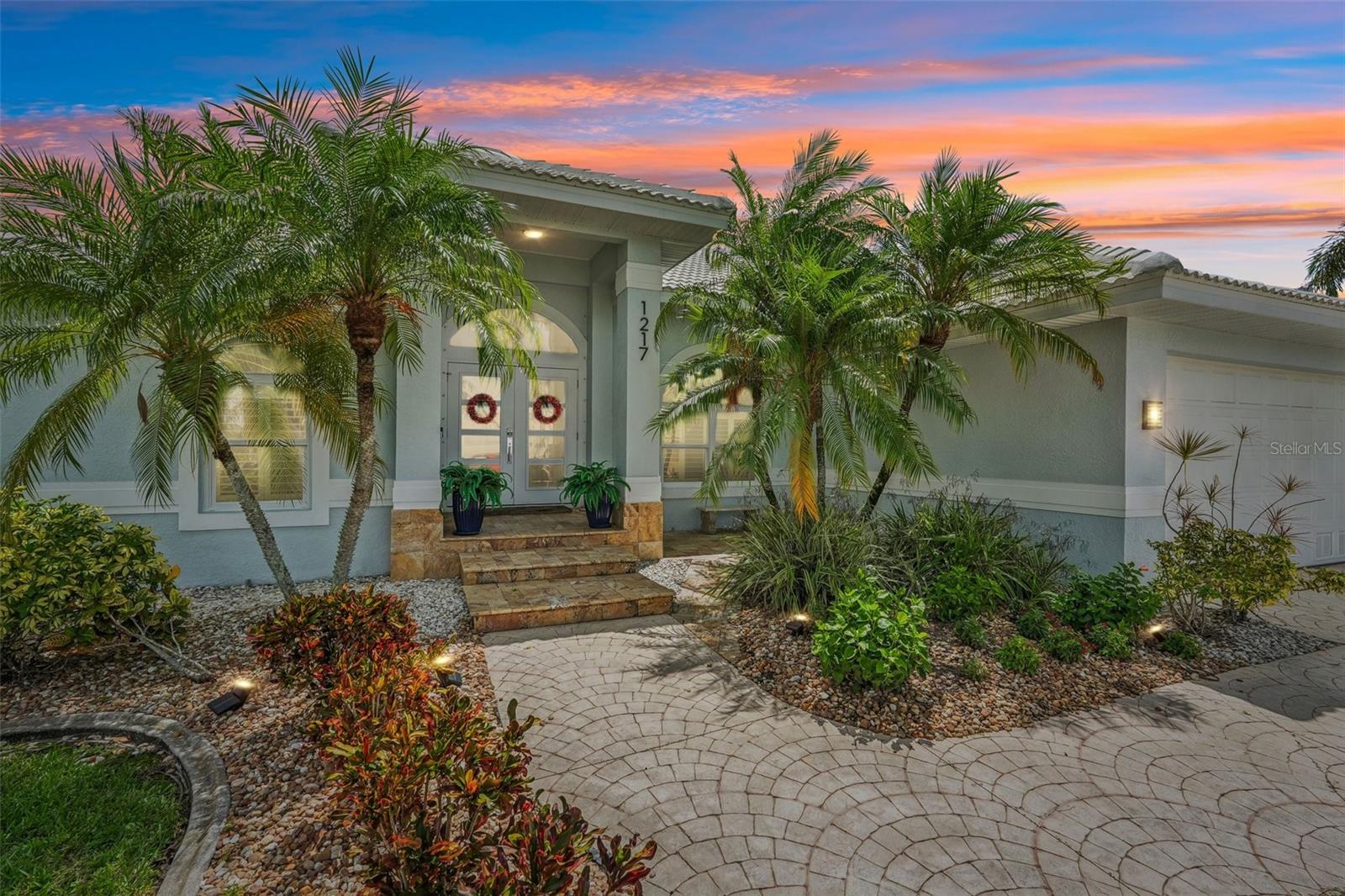 1217 Sea Breeze Ct Property Photo 1
