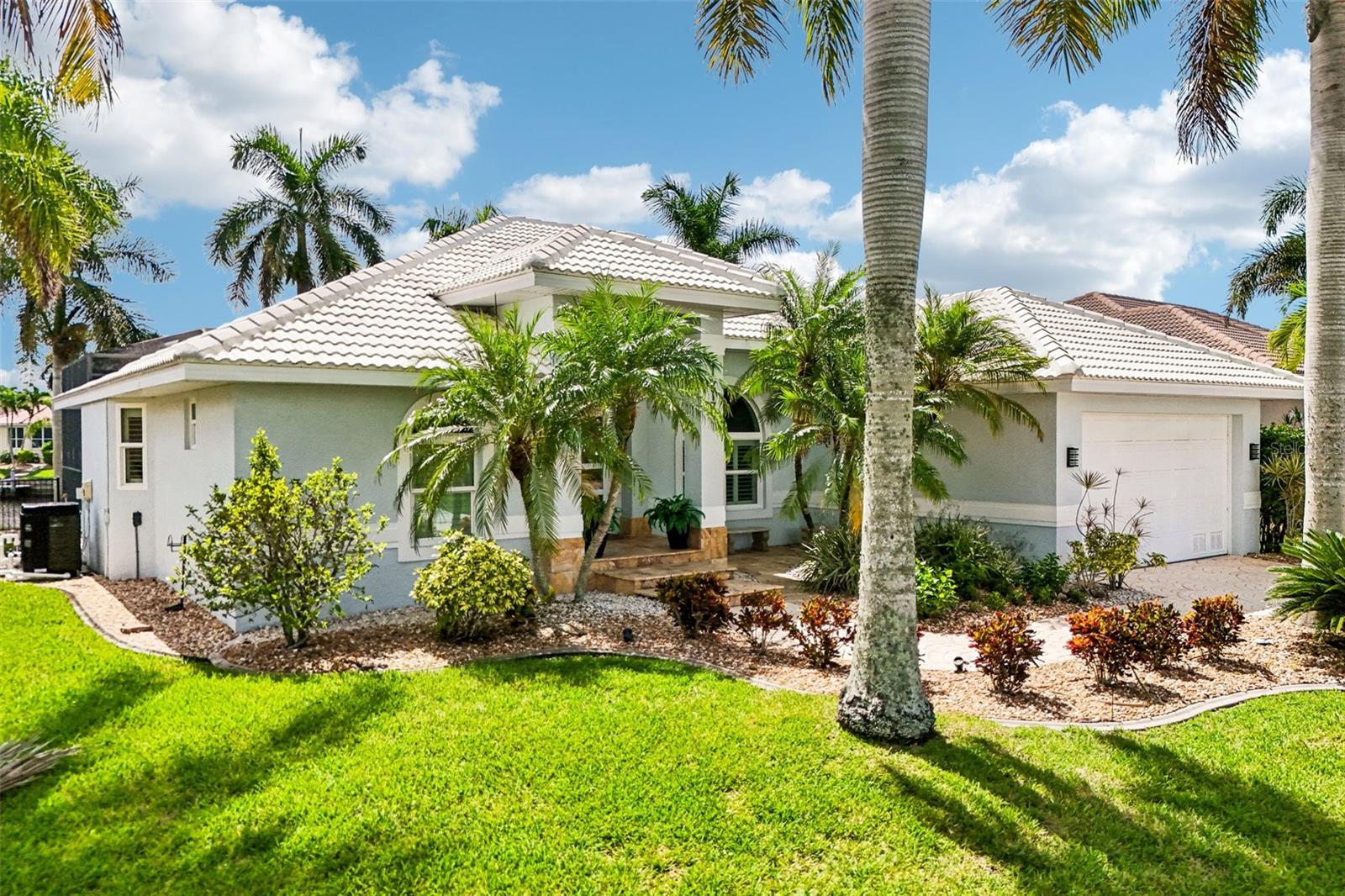 1217 Sea Breeze Ct Property Photo 3