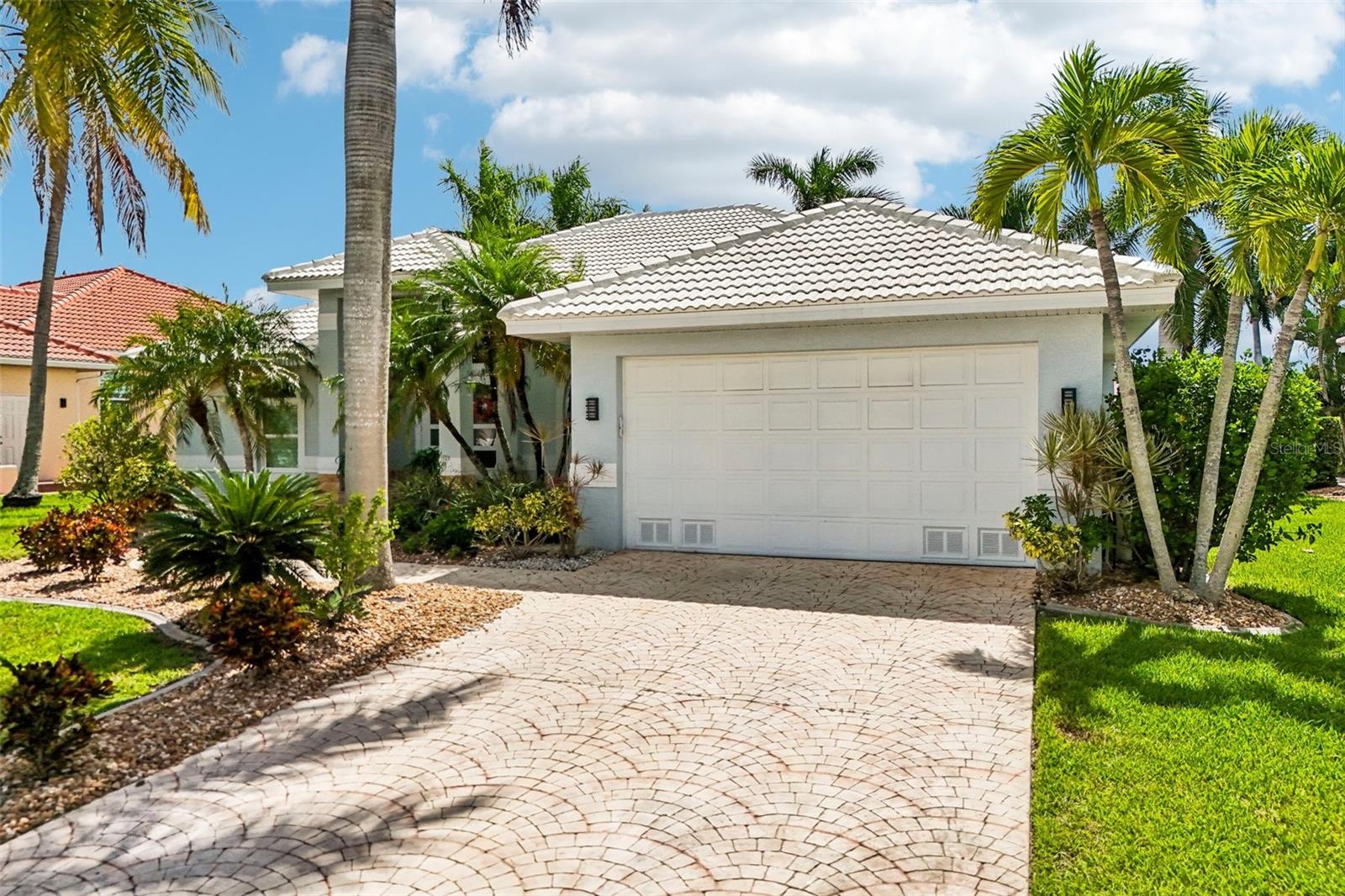 1217 Sea Breeze Ct Property Photo 4