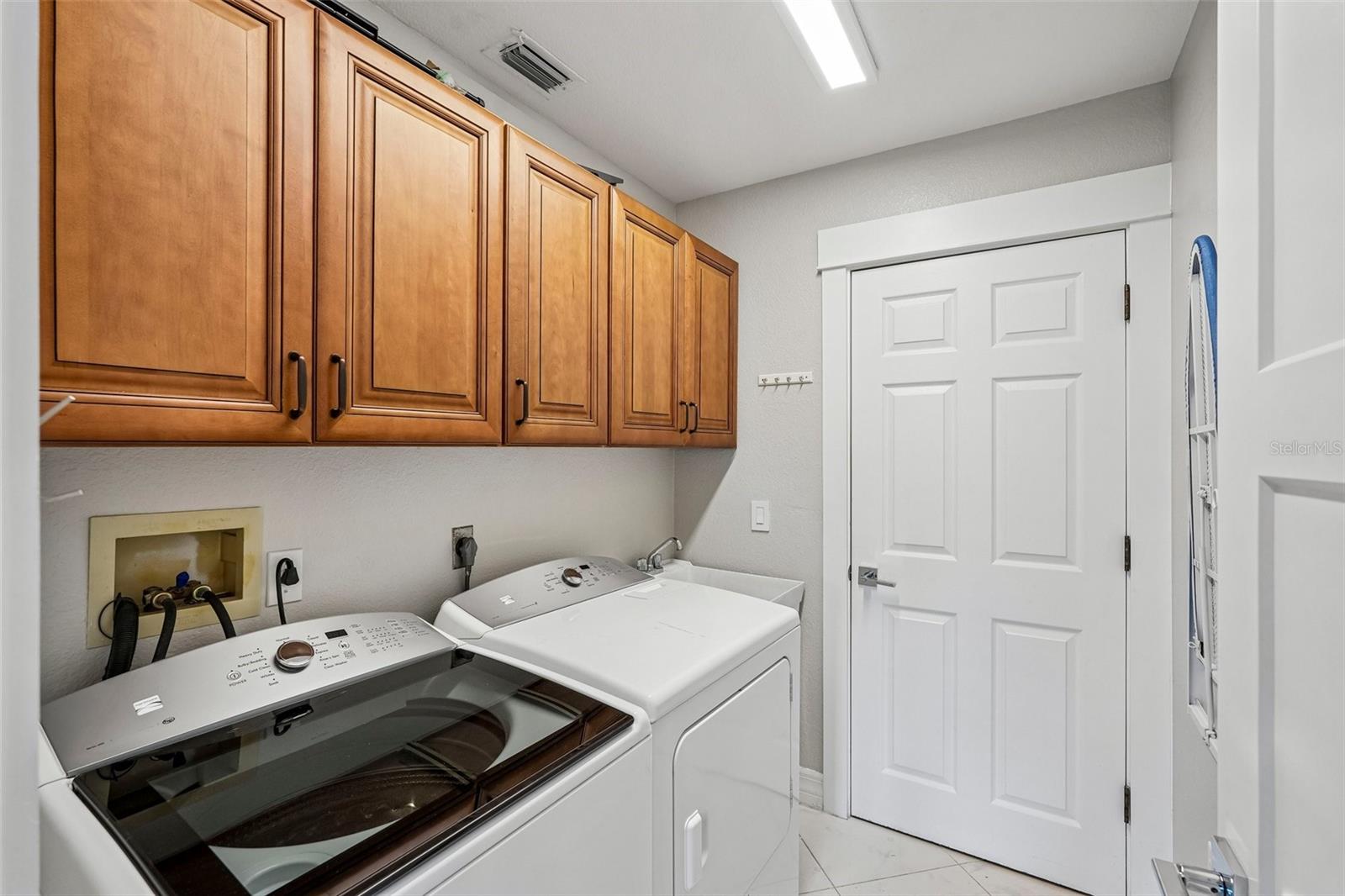 1217 Sea Breeze Ct Property Photo 22