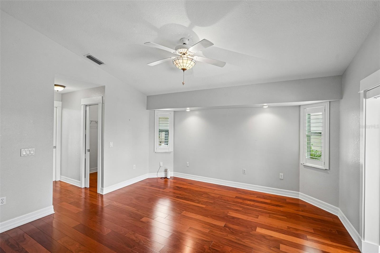 1217 Sea Breeze Ct Property Photo 28