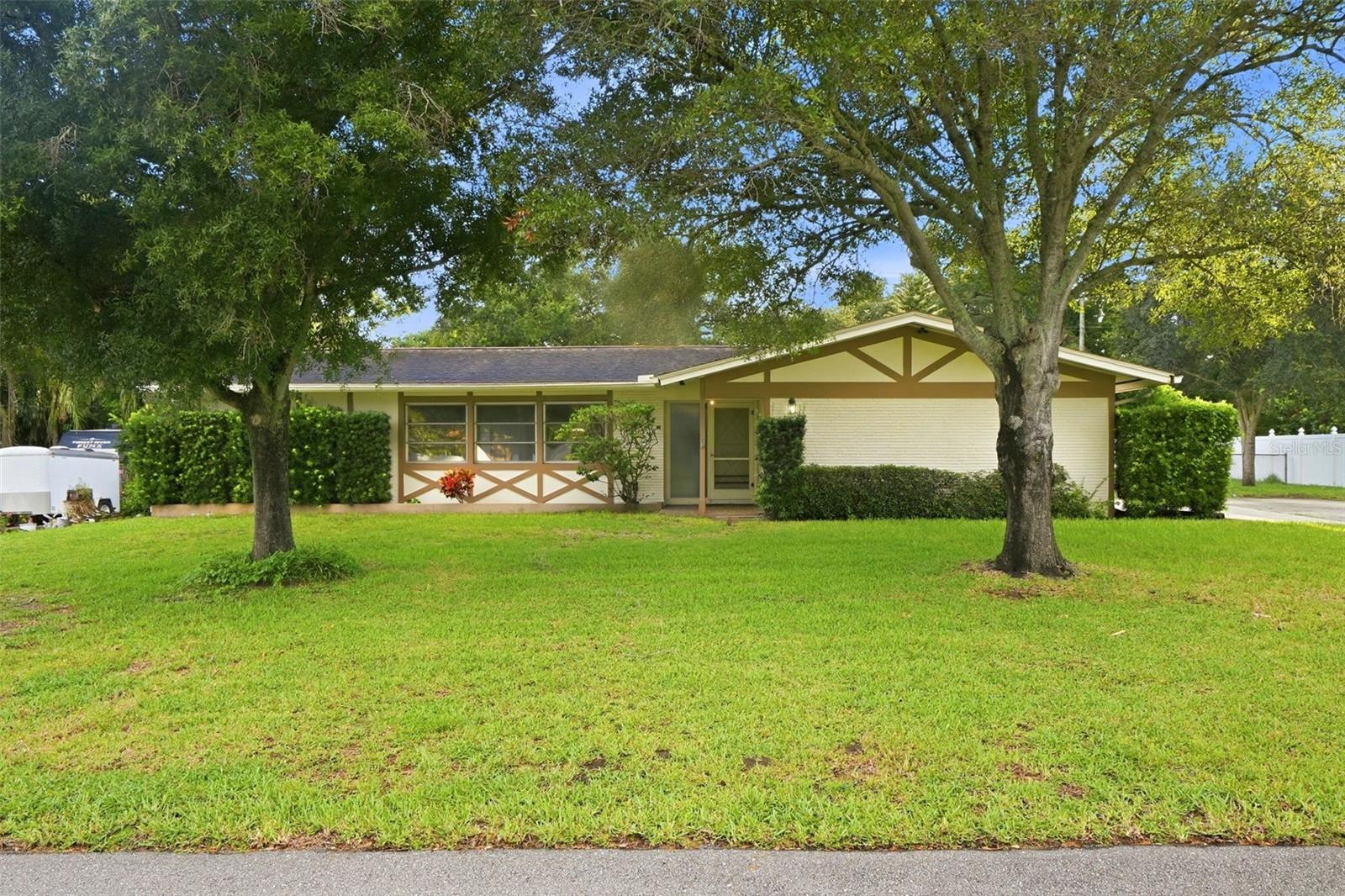 1514 Oakadia Dr W Property Photo 1