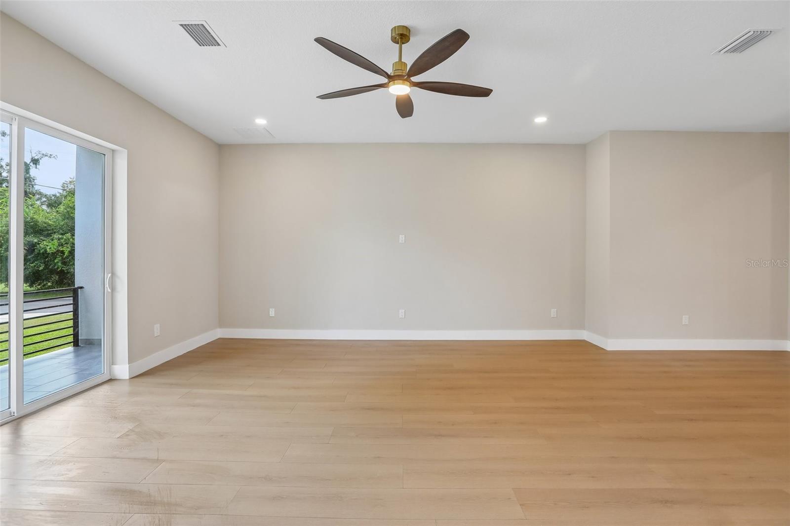 806 Lamont Pl Property Photo 9