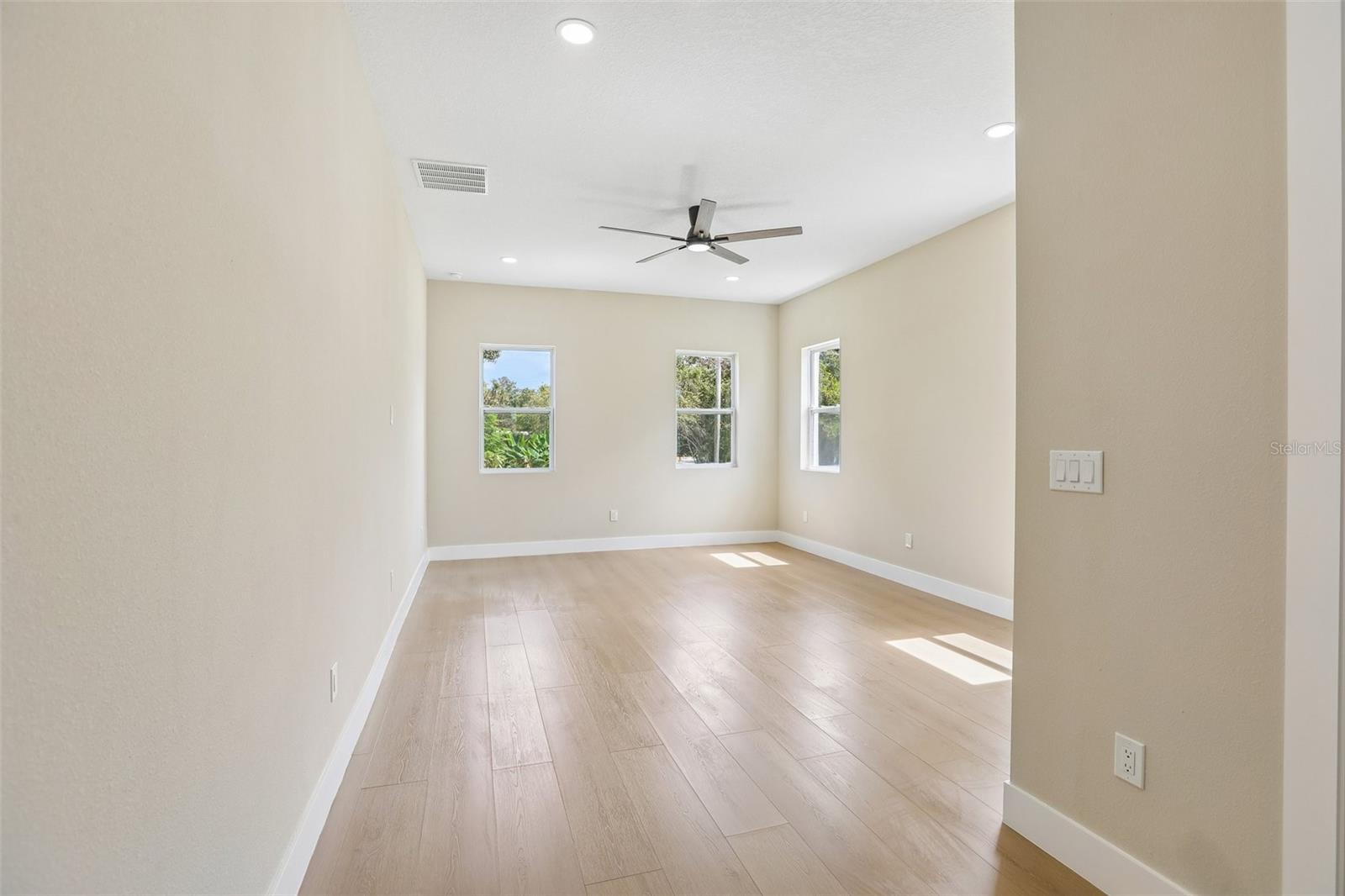 806 Lamont Pl Property Photo 28