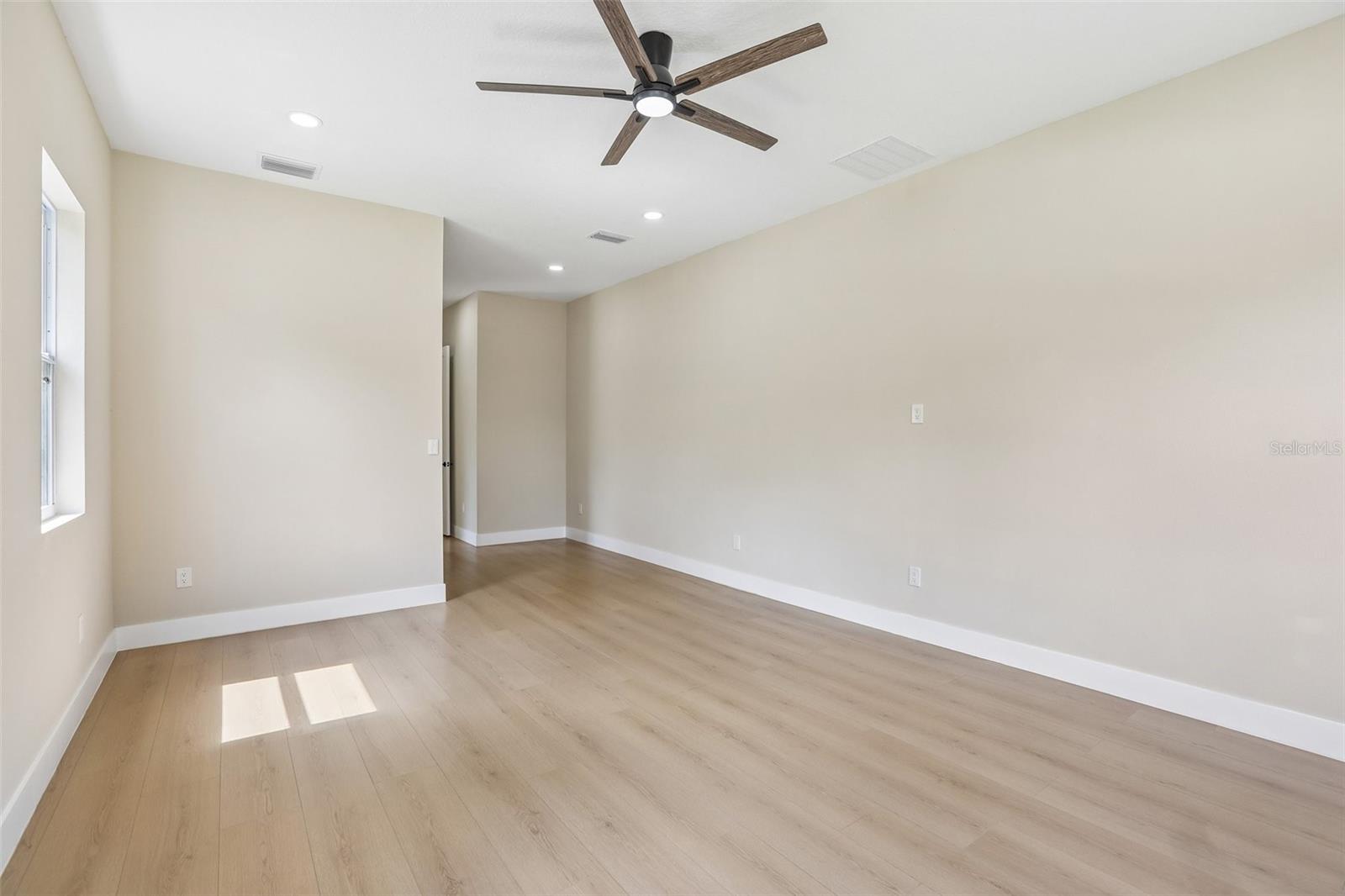 806 Lamont Pl Property Photo 29