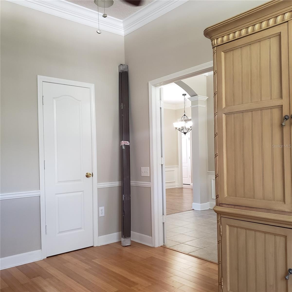 25638 Ferdinand Ct Property Photo 6