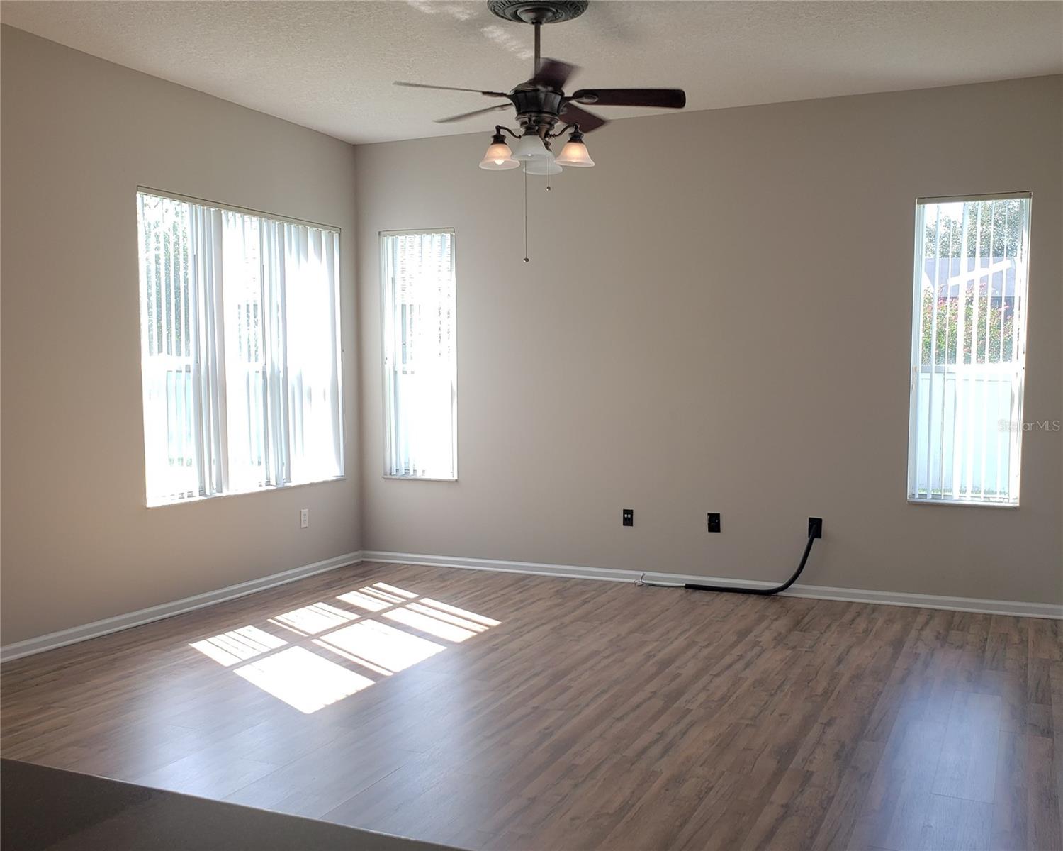 25638 Ferdinand Ct Property Photo 17