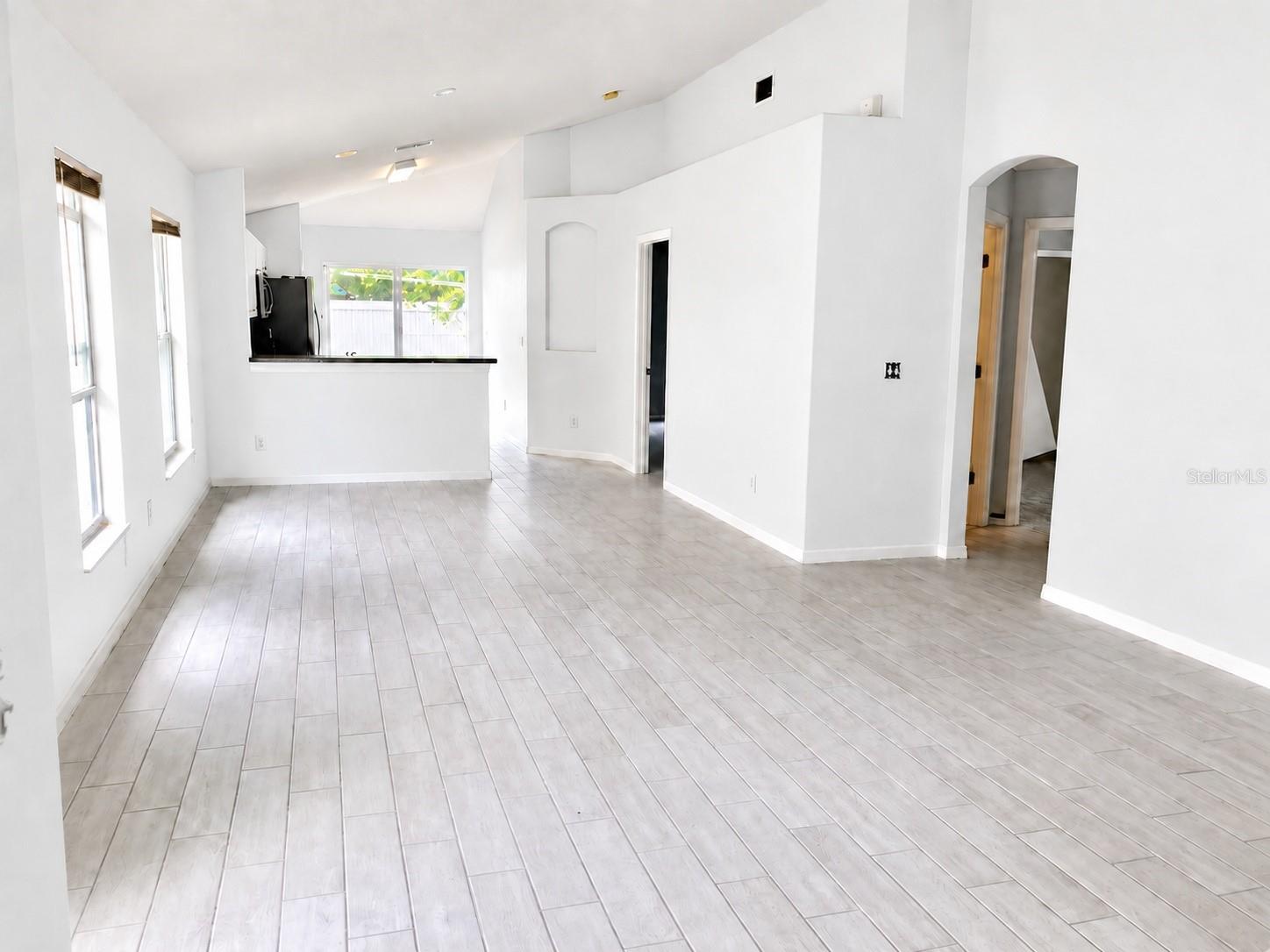 32215 Fish Hook Loop Property Photo 4