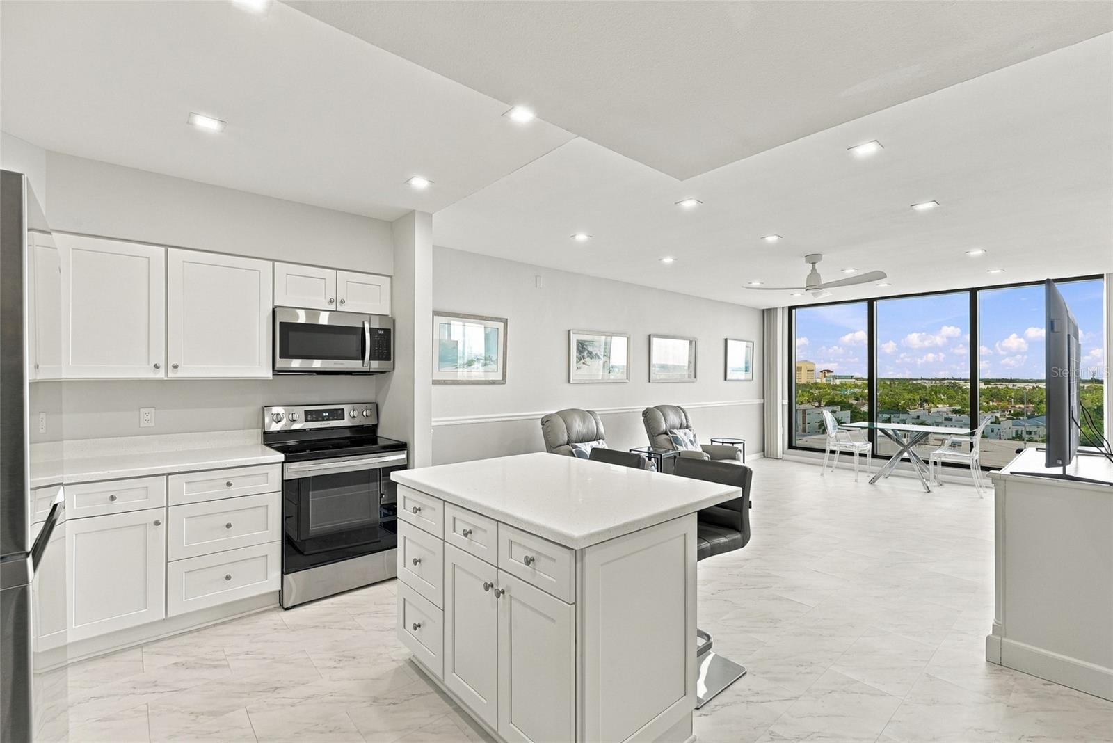 707 S Gulfstream Ave #1006 Property Photo 5