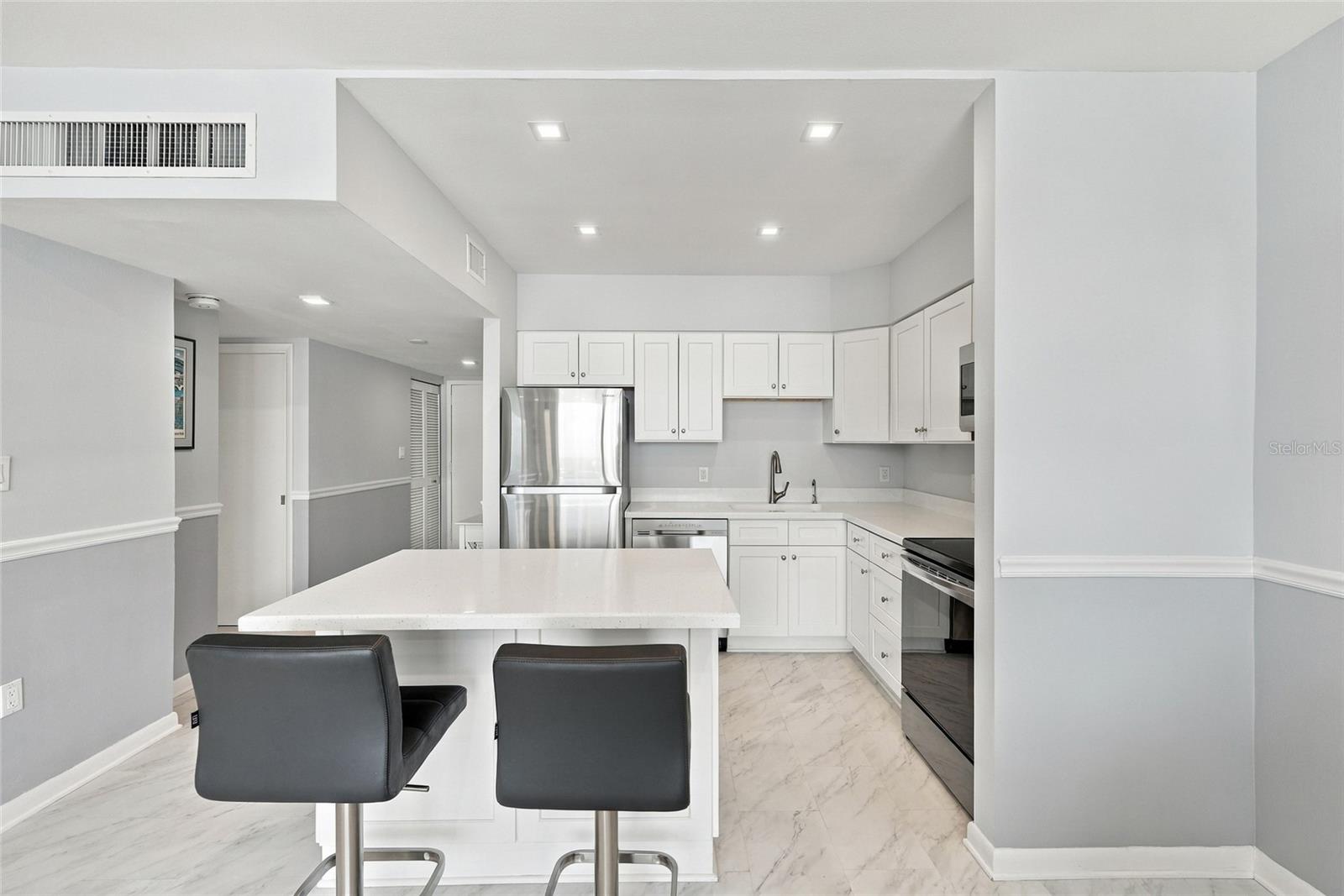 707 S Gulfstream Ave #1006 Property Photo 6