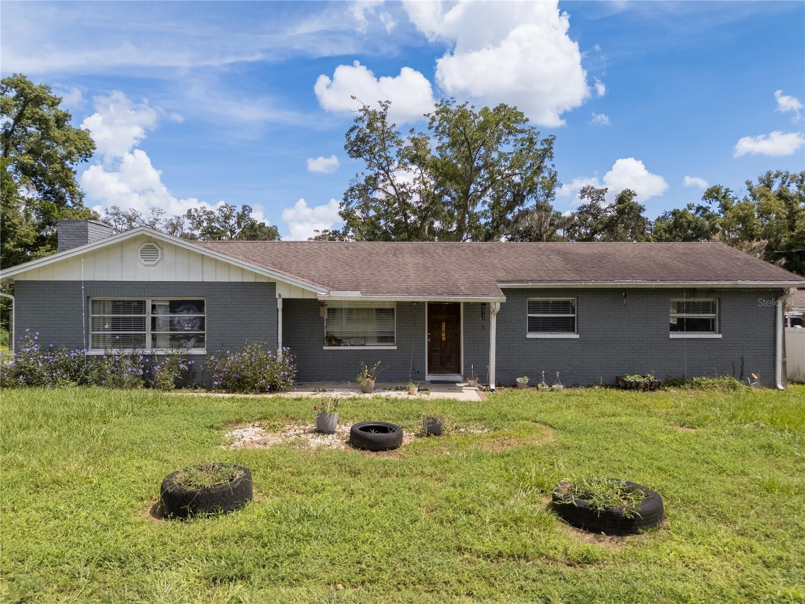 5217 Peach Ave Property Photo 1