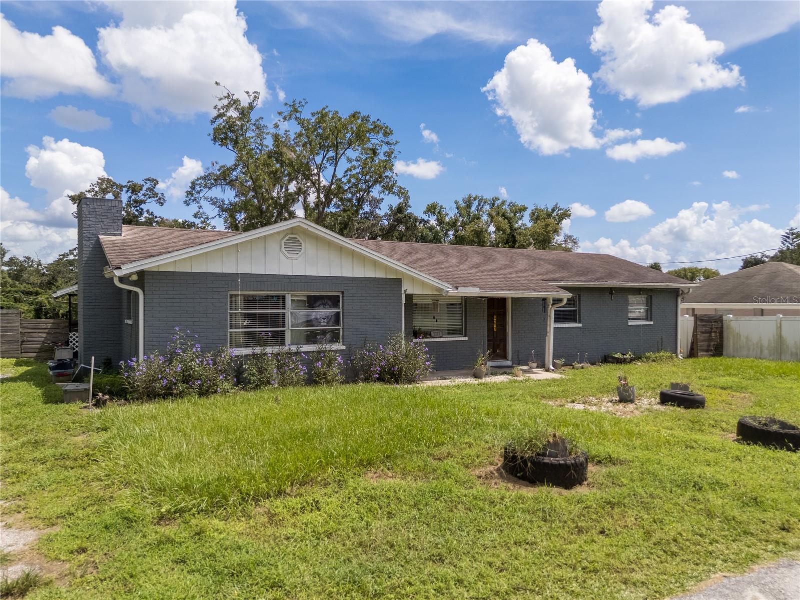 5217 Peach Ave Property Photo 2