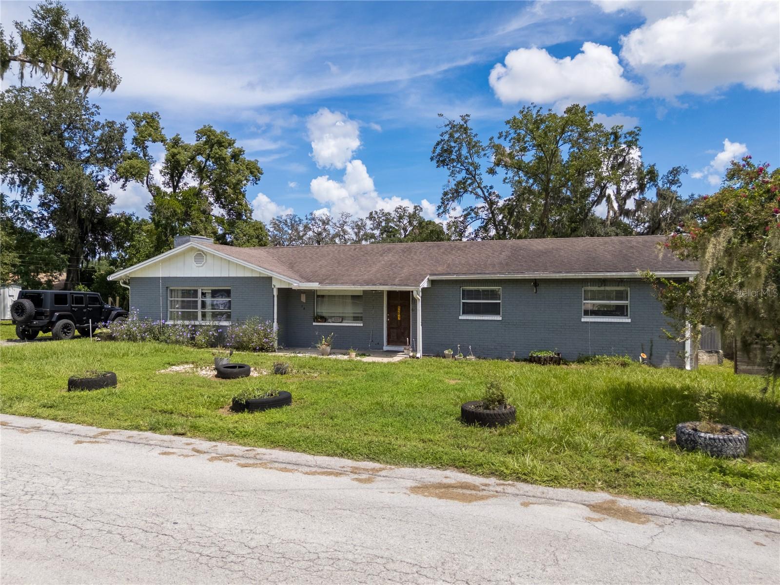 5217 Peach Ave Property Photo 3