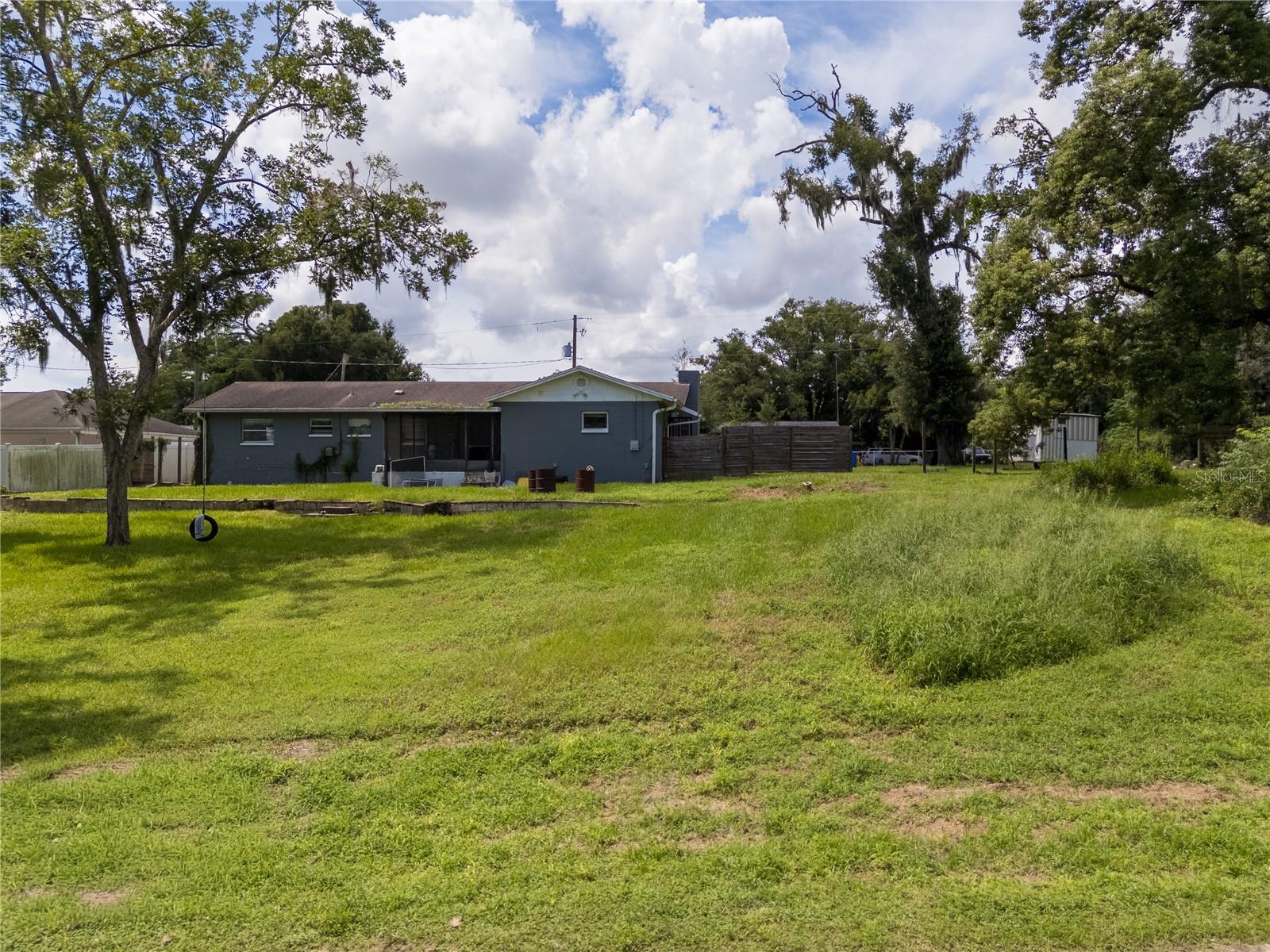 5217 Peach Ave Property Photo 4