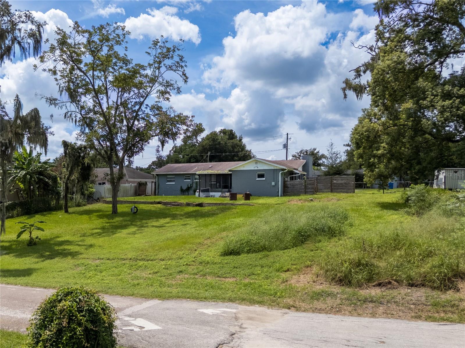 5217 Peach Ave Property Photo 5