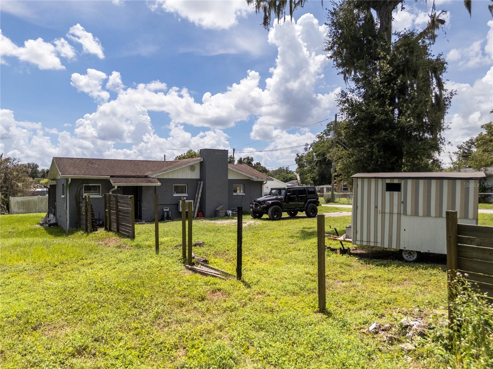 5217 Peach Ave Property Photo 6