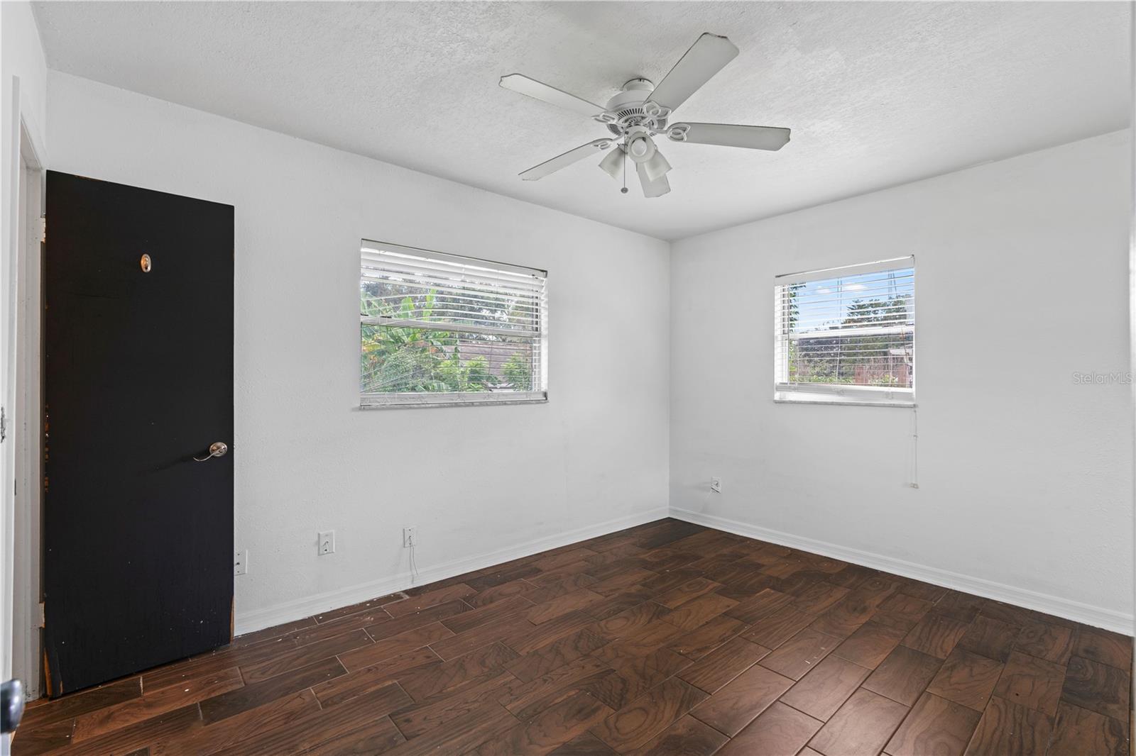 5217 Peach Ave Property Photo 12