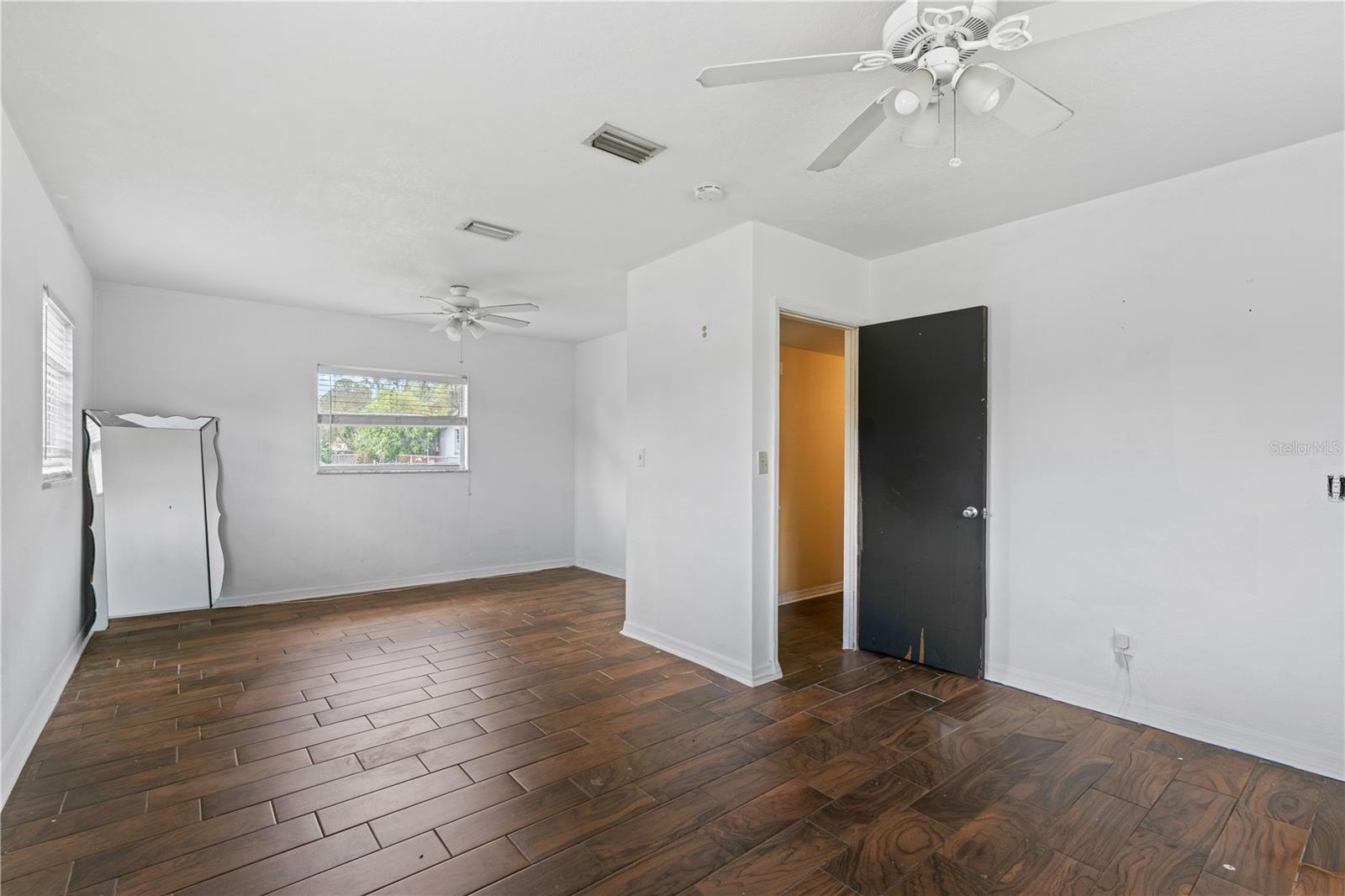 5217 Peach Ave Property Photo 13