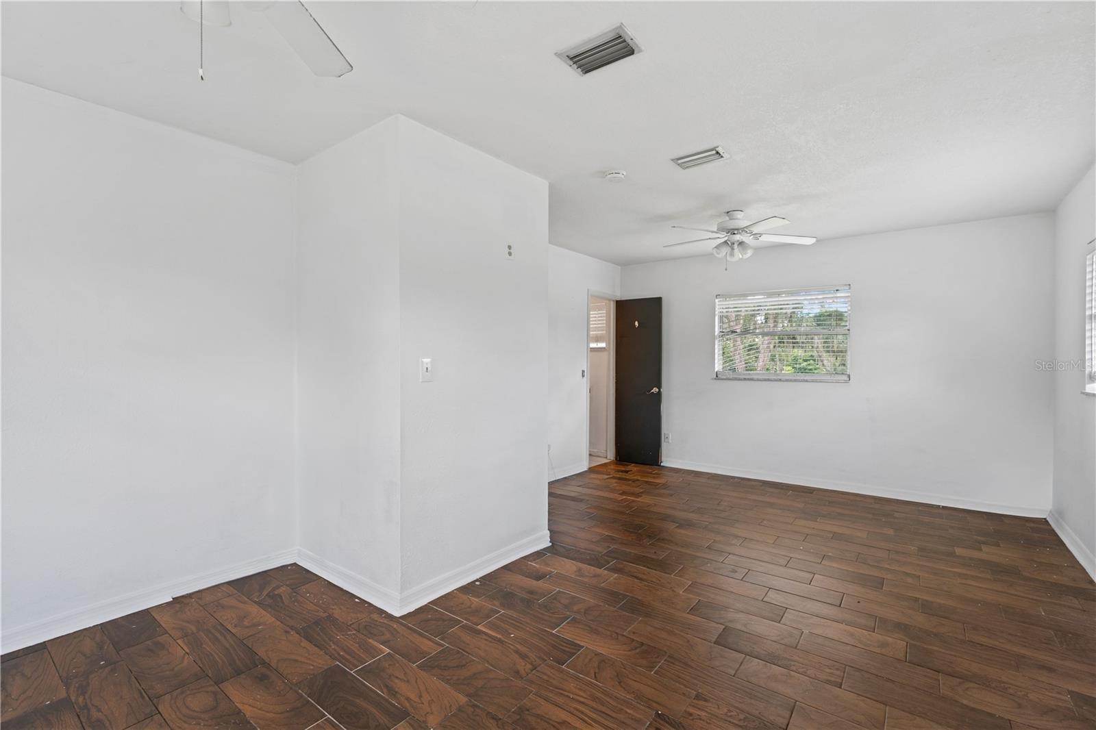 5217 Peach Ave Property Photo 14