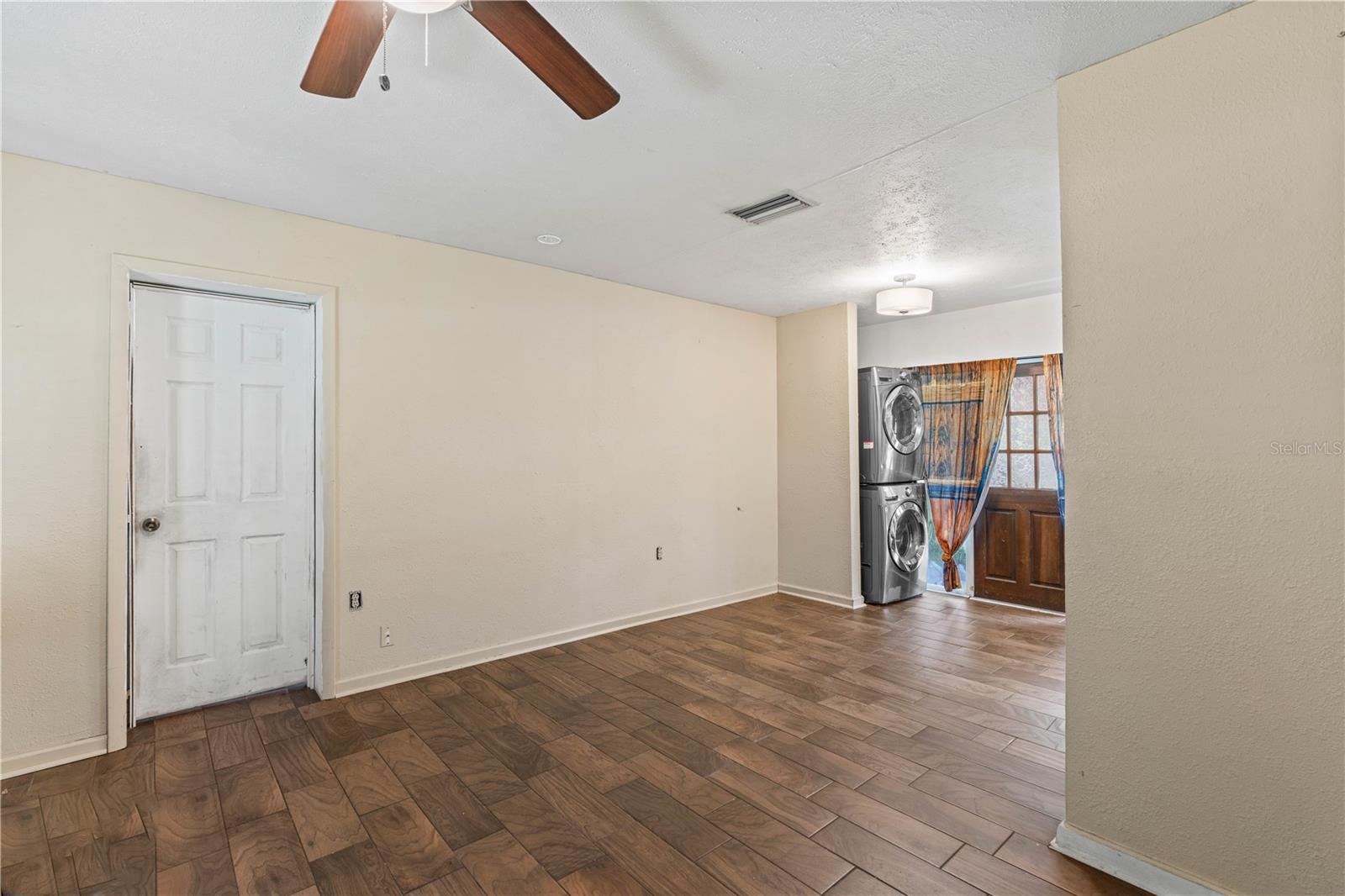 5217 Peach Ave Property Photo 16