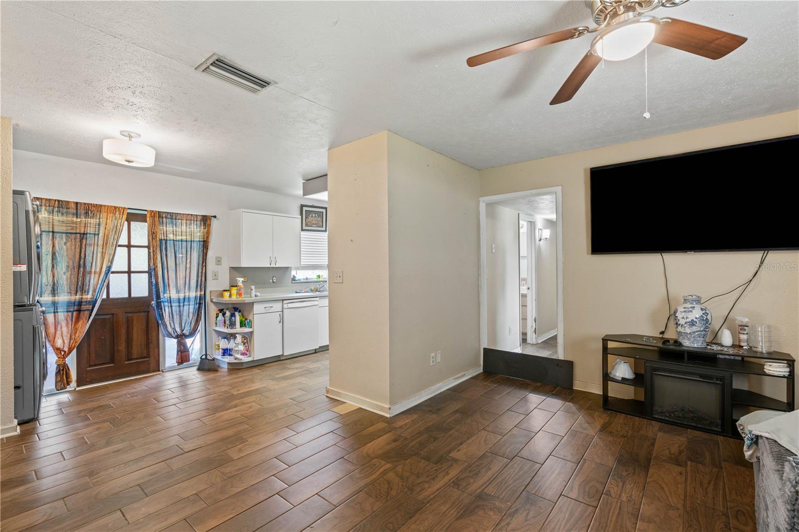5217 Peach Ave Property Photo 17