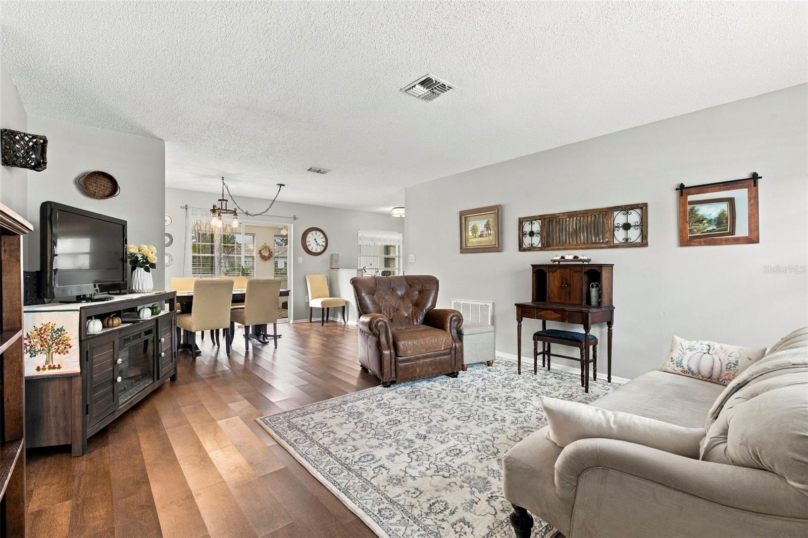 4620 Tiburon Dr Property Photo 3