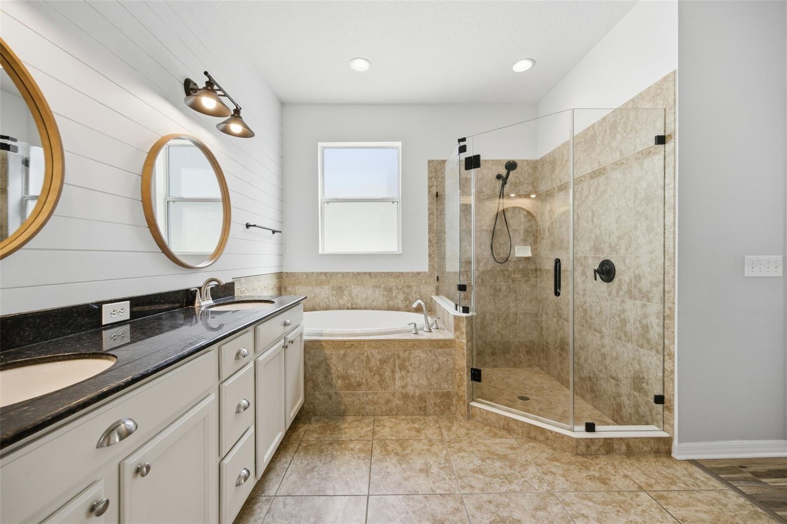 7207 Forest Mere Dr Property Photo 21