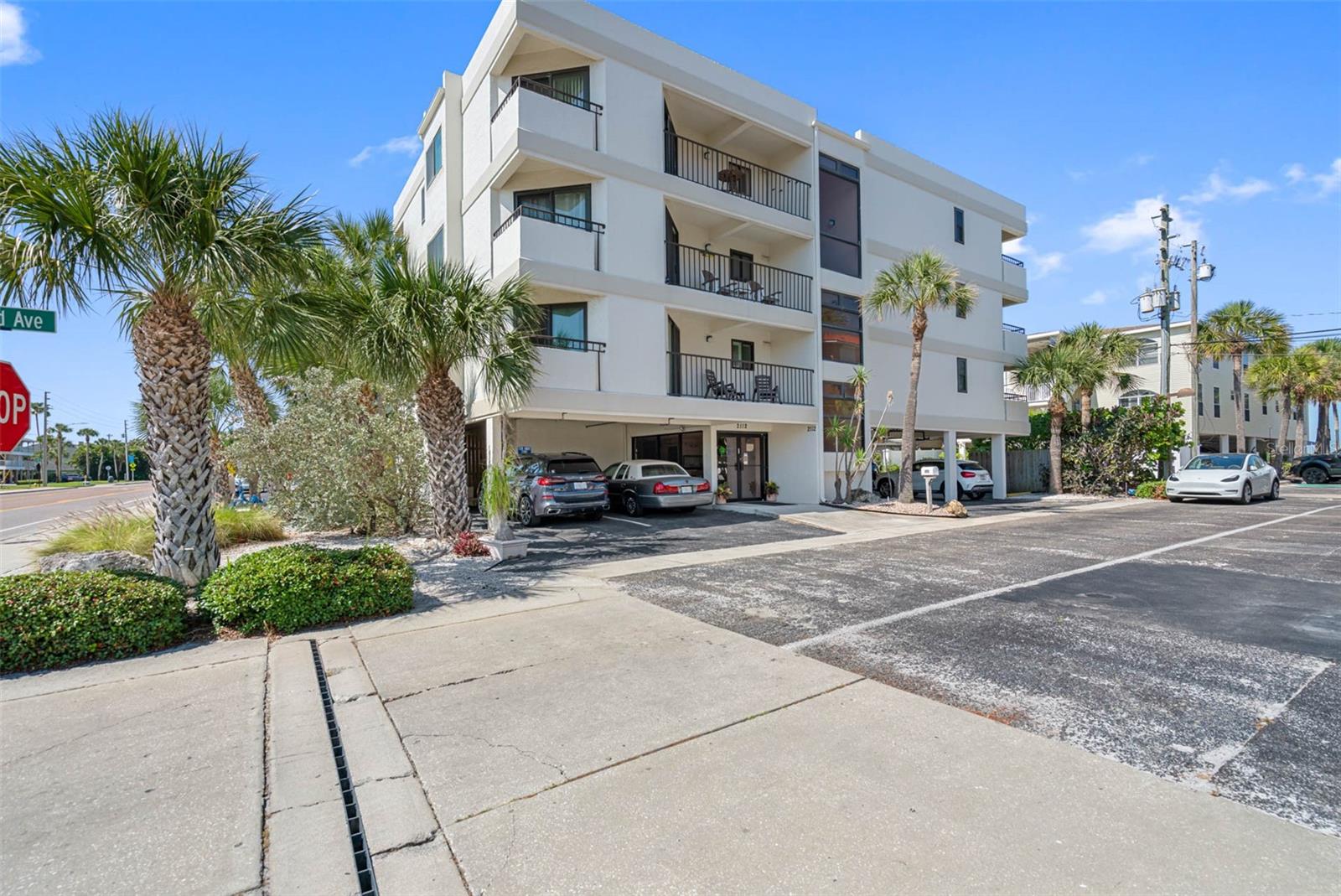 2112 Gulf Blvd #4b Property Photo 1