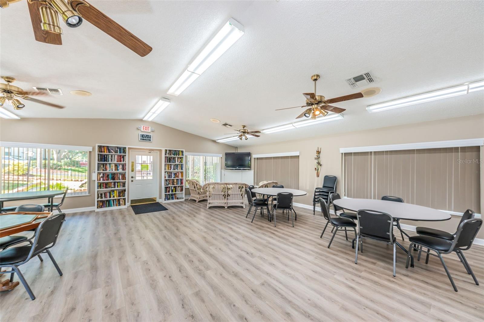 2575 Pine Ridge Way S #e1 Property Photo 15