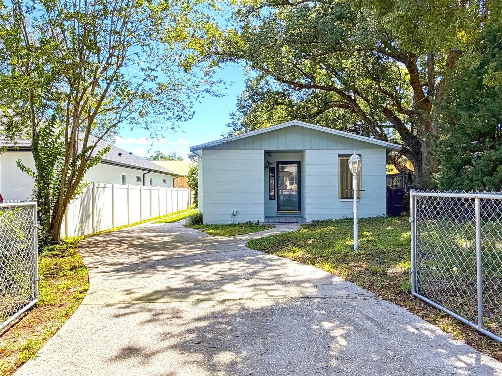 1026 W Rambla St Property Photo 1